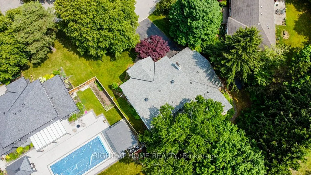 17 Post Horn Place