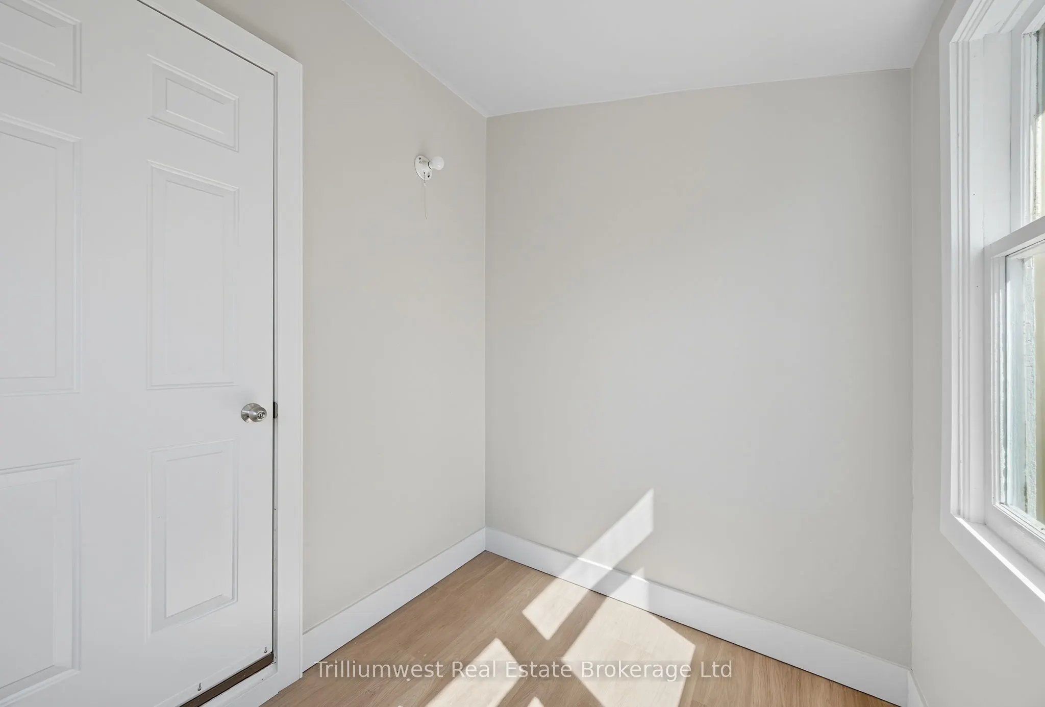 60 1/2 St Catharine Street