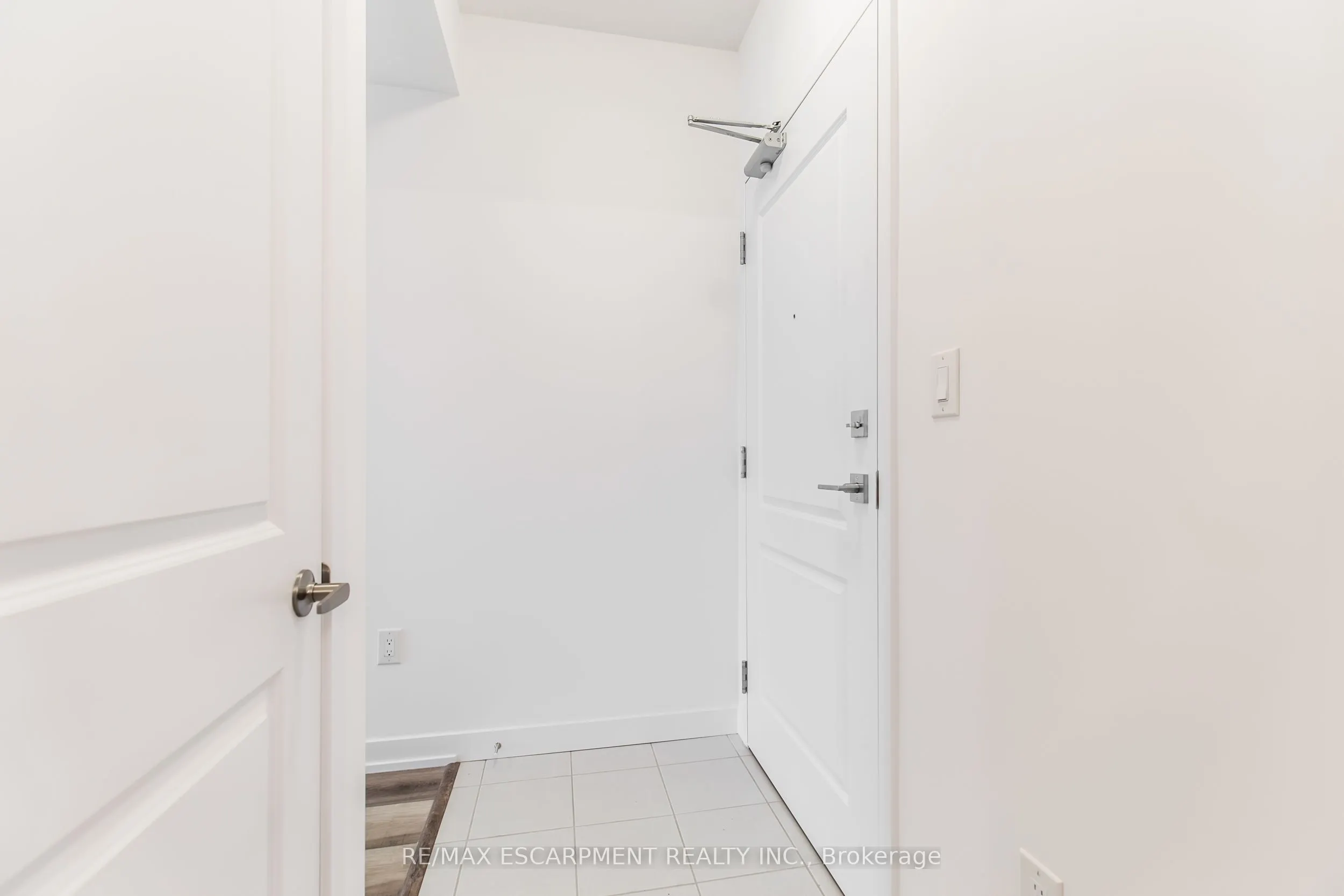 450 Dundas Street, #318