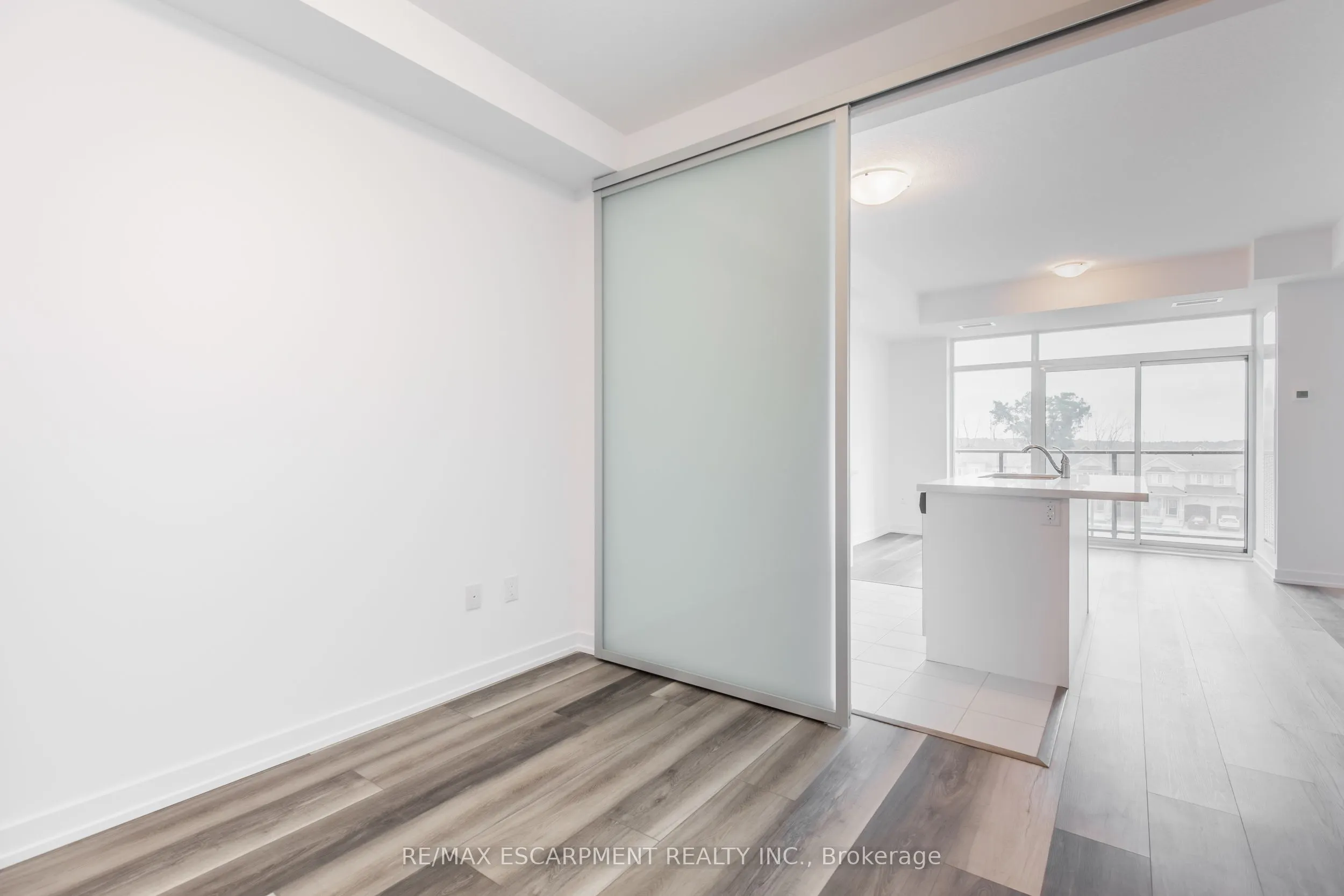 450 Dundas Street, #318