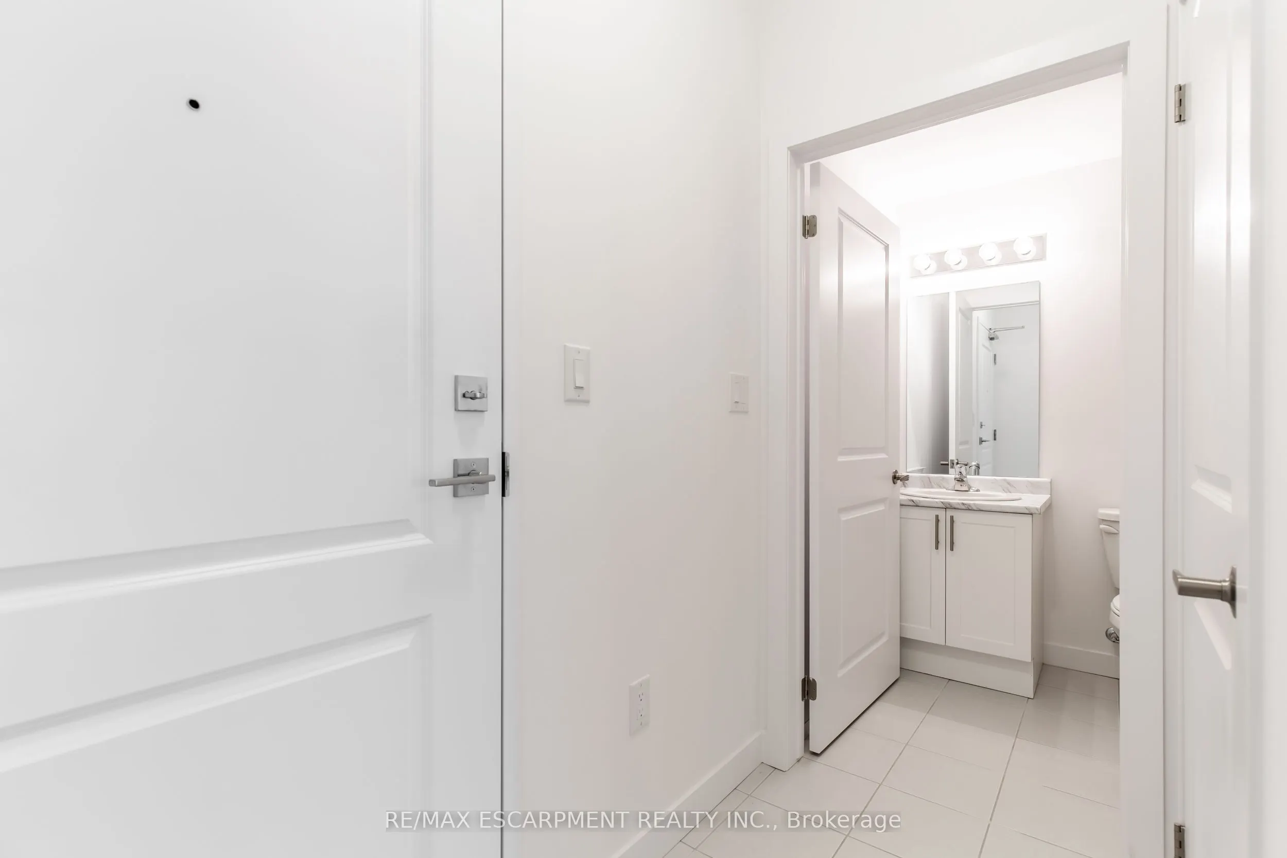 450 Dundas Street, #318