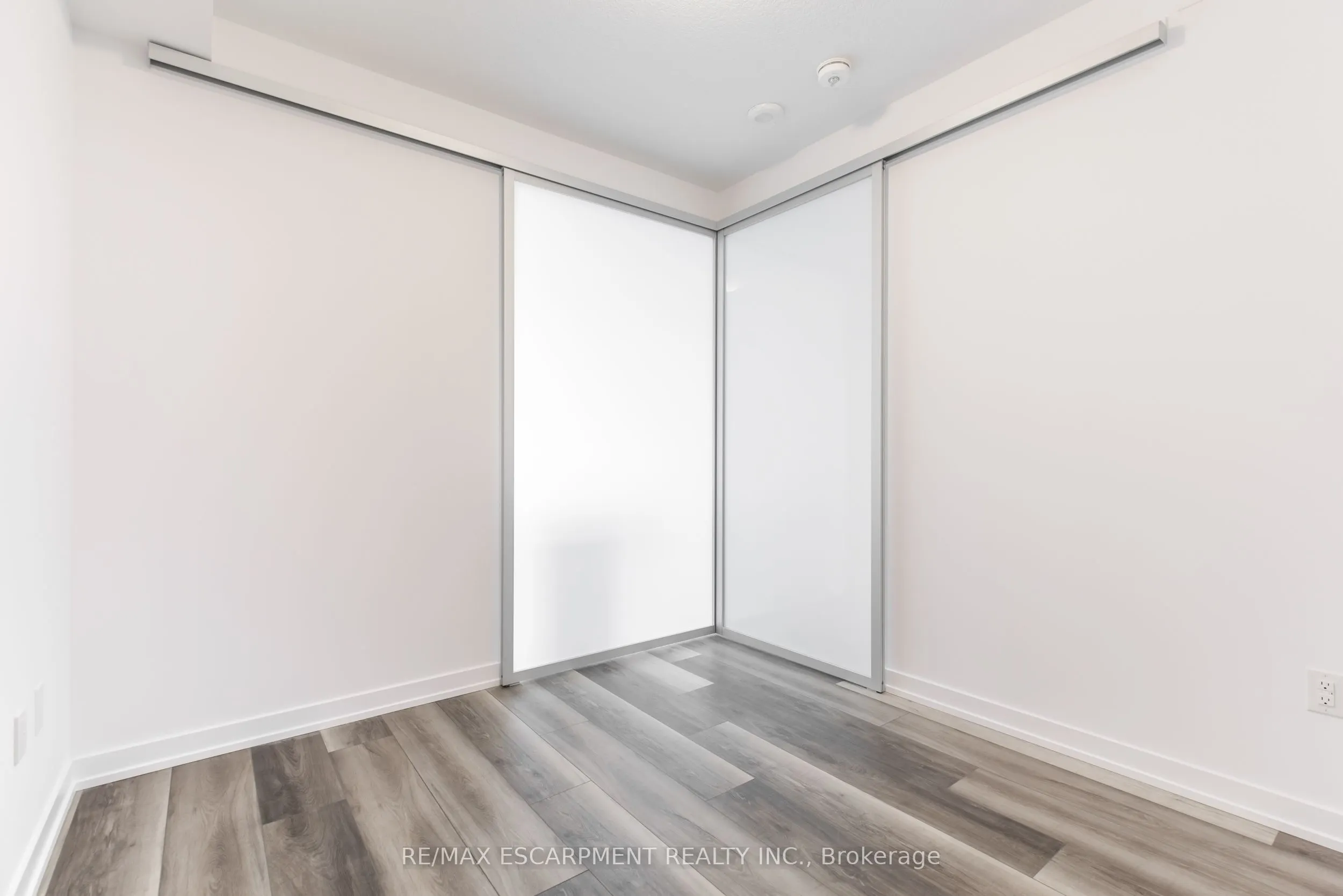 450 Dundas Street, #318