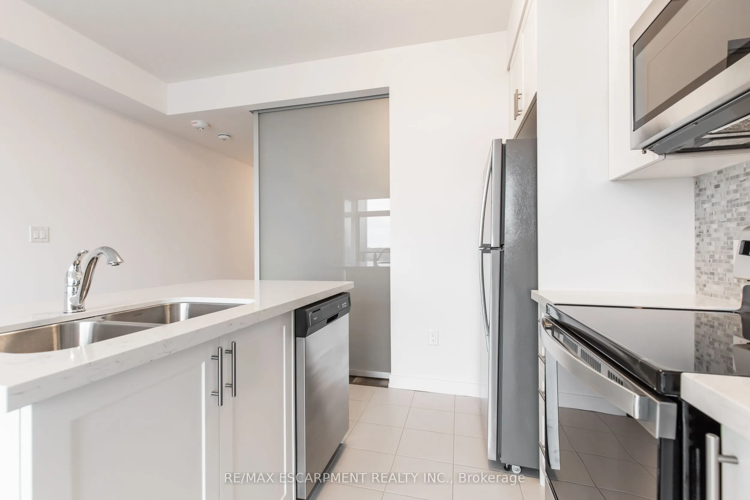 450 Dundas Street, #318
