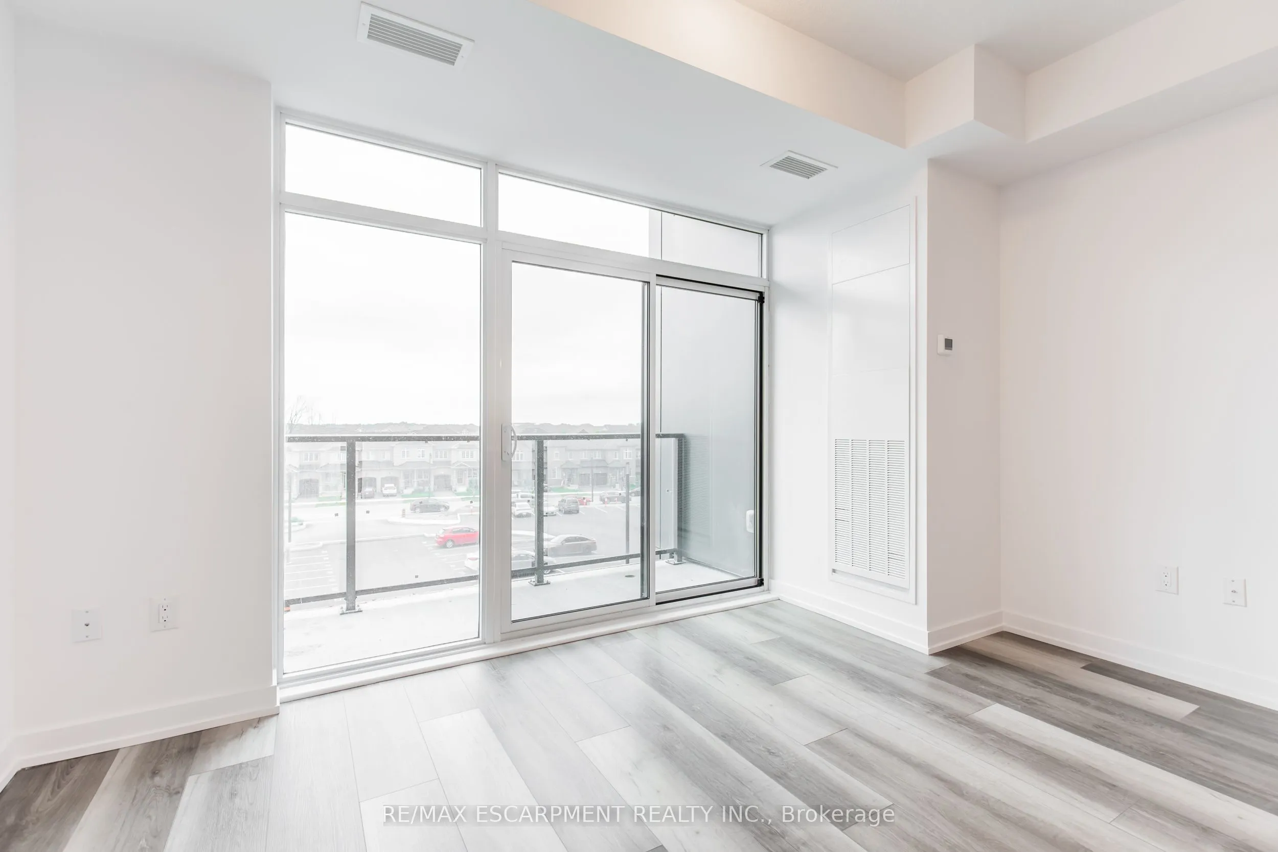 450 Dundas Street, #318