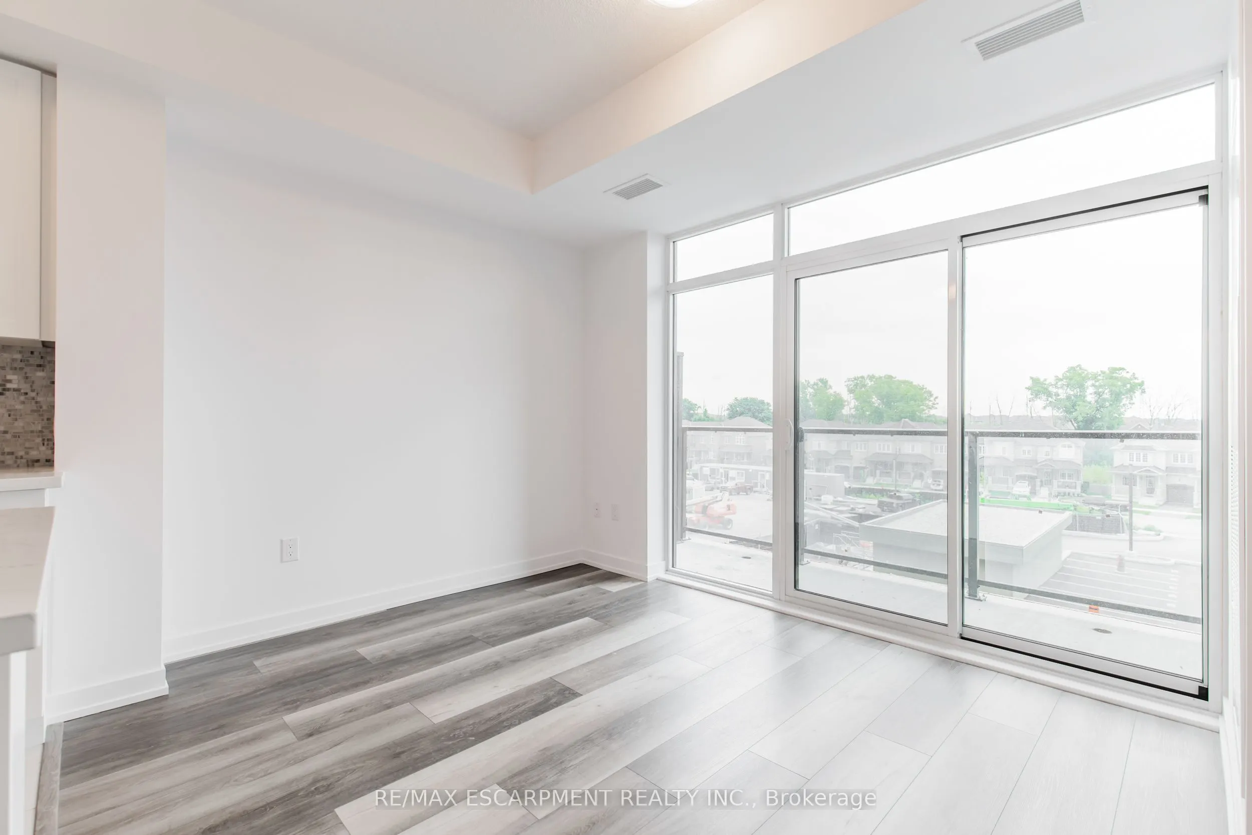 450 Dundas Street, #318