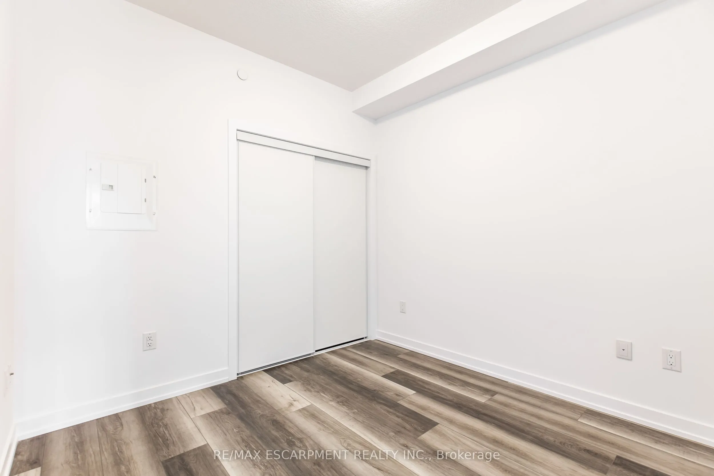 450 Dundas Street, #318