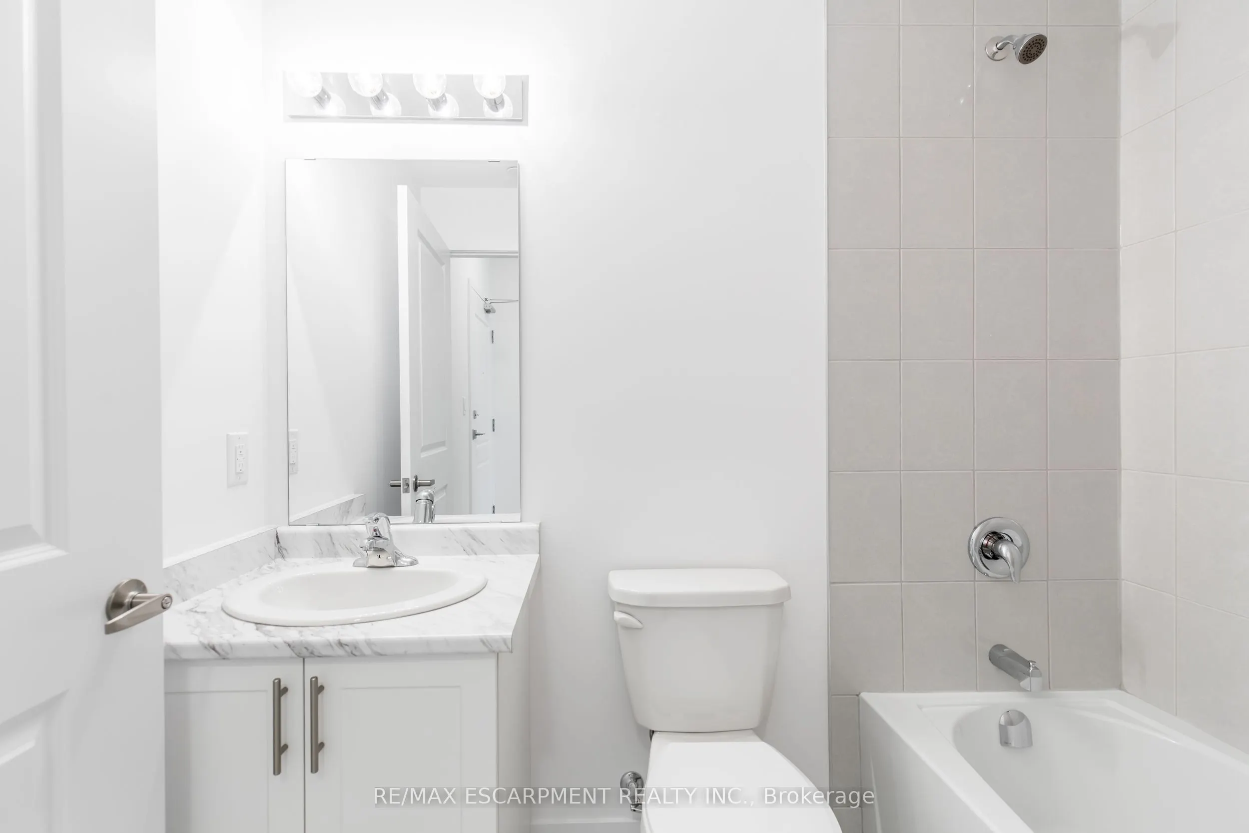 450 Dundas Street, #318