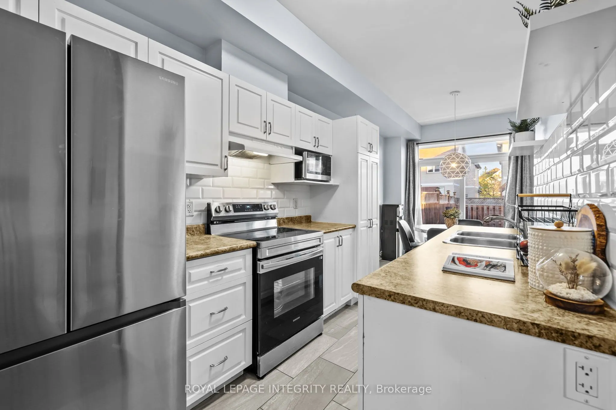 31 Desmond Trudeau Street
