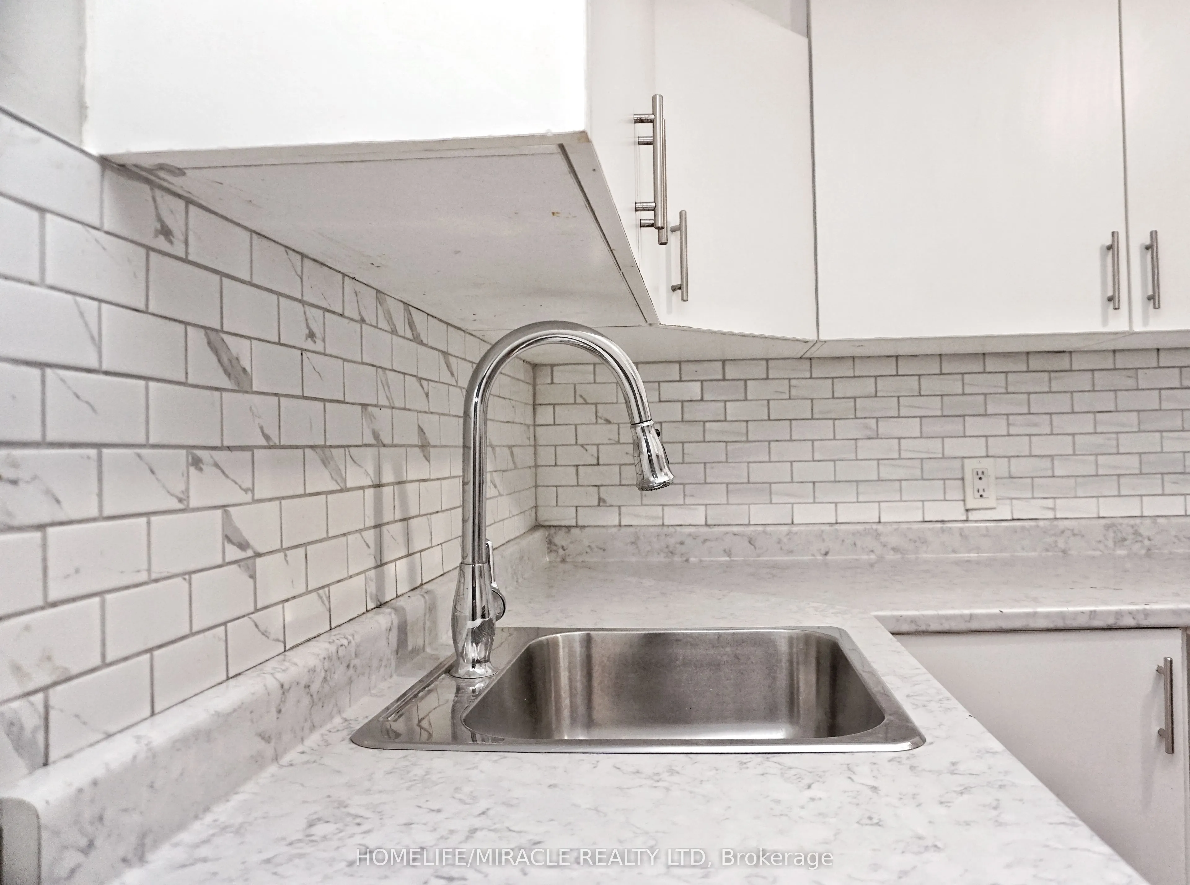 25 Spadina Avenue