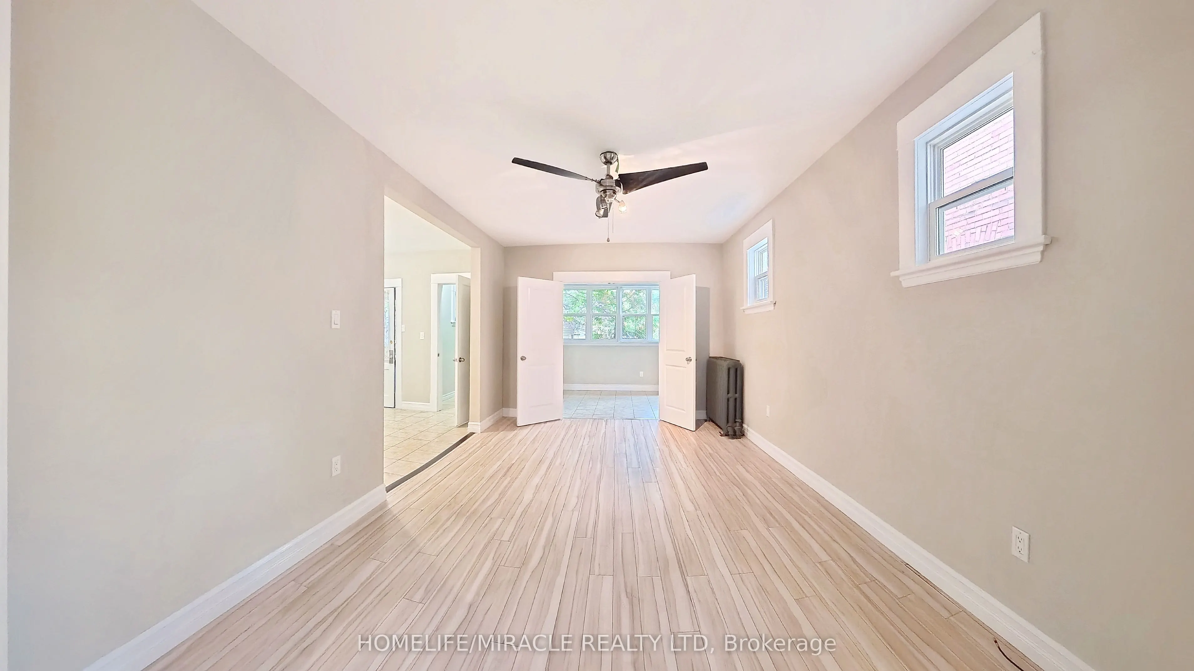 25 Spadina Avenue