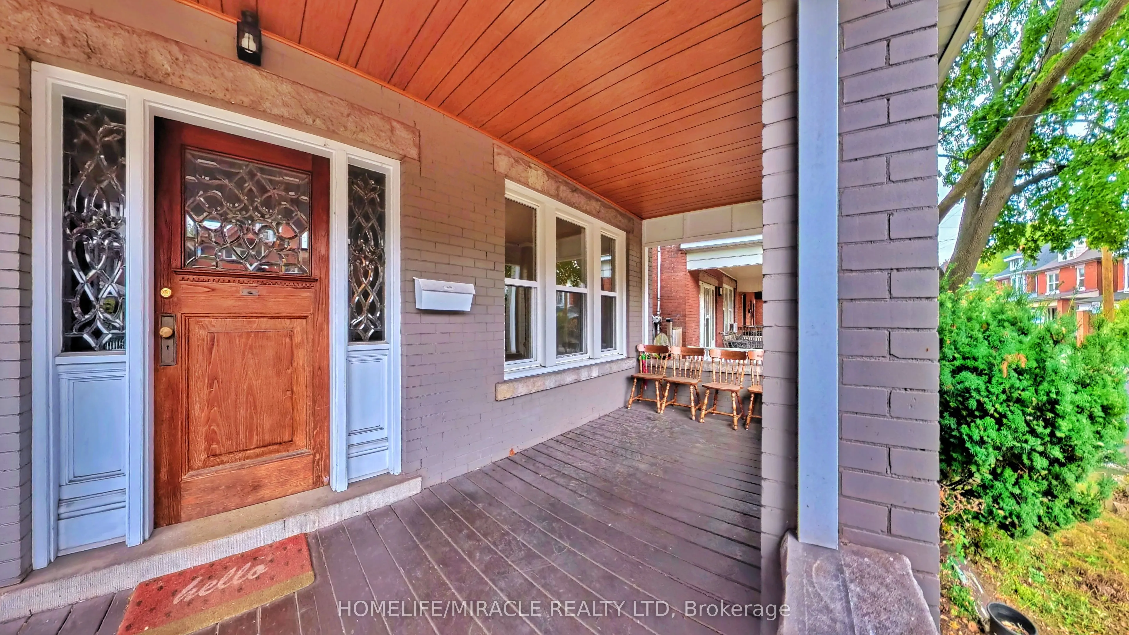 25 Spadina Avenue