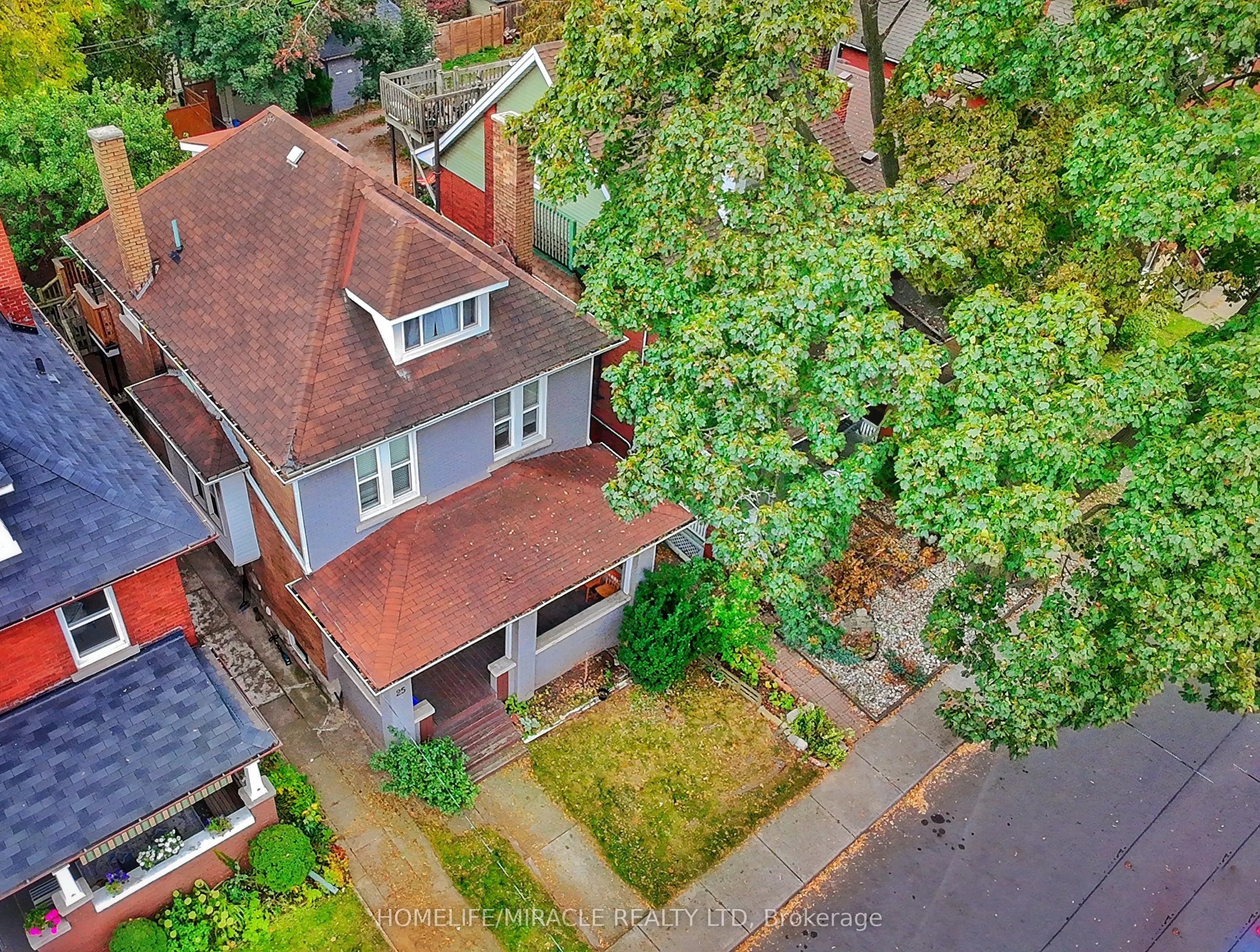 25 Spadina Avenue