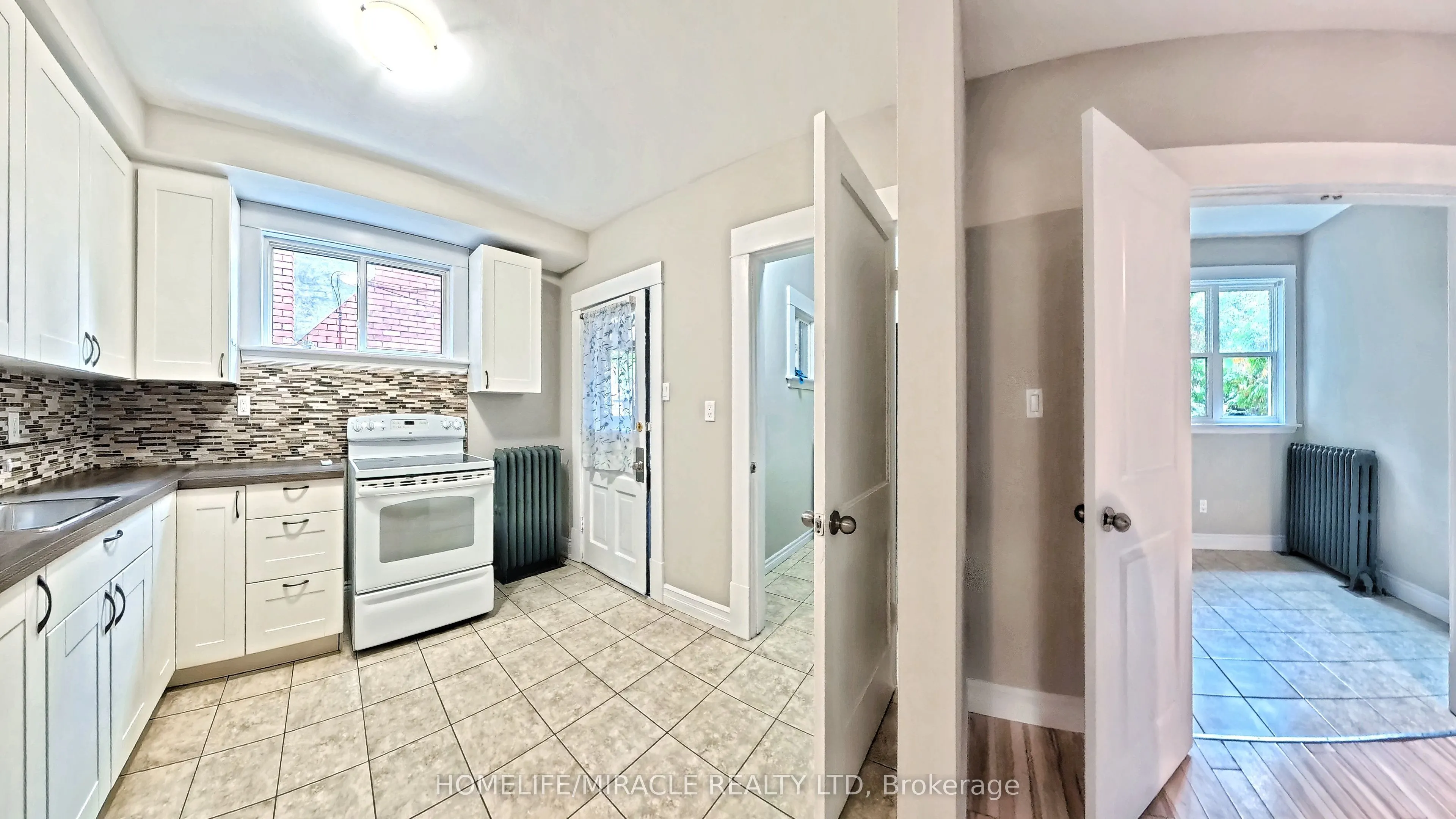 25 Spadina Avenue