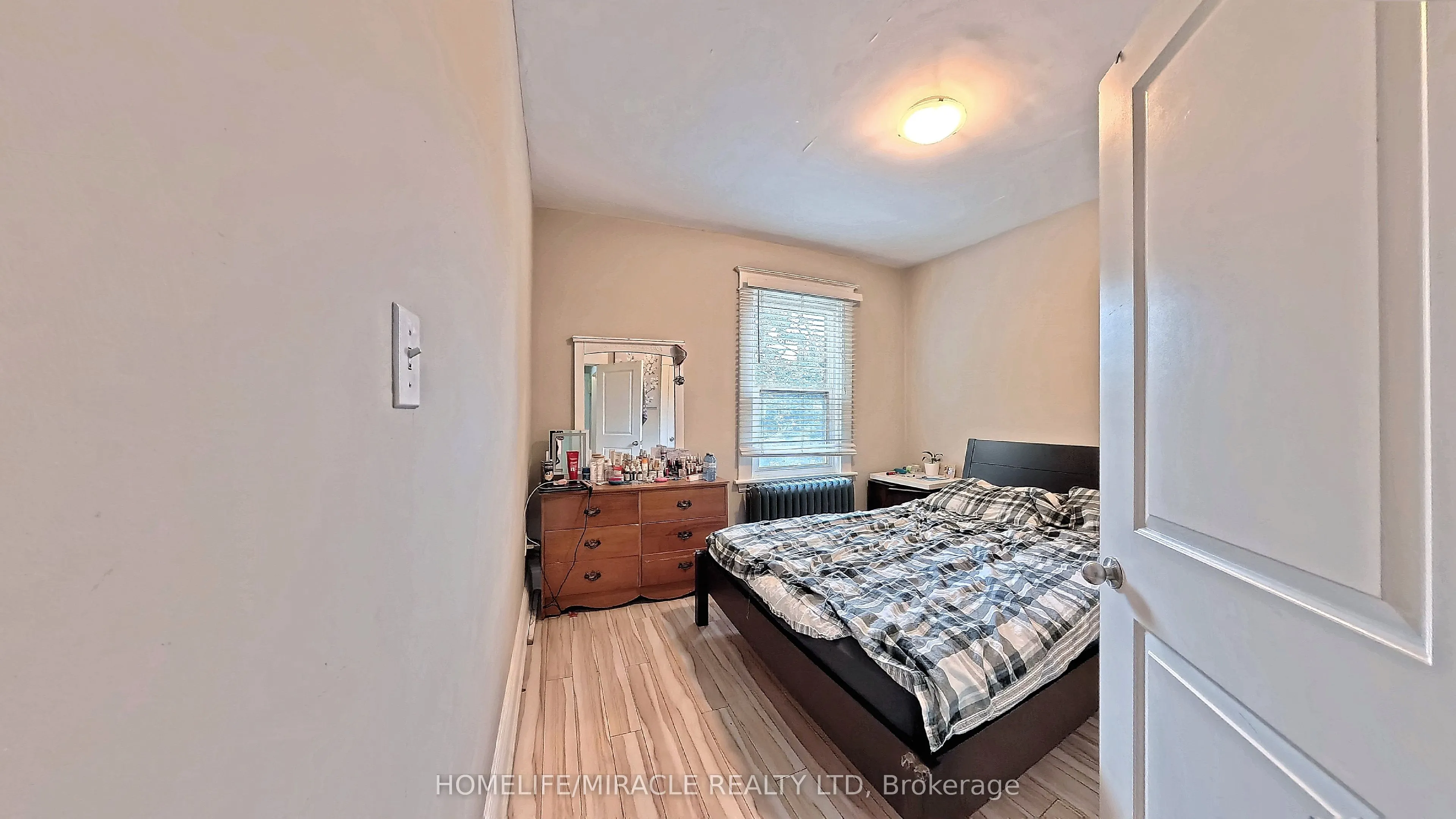 25 Spadina Avenue
