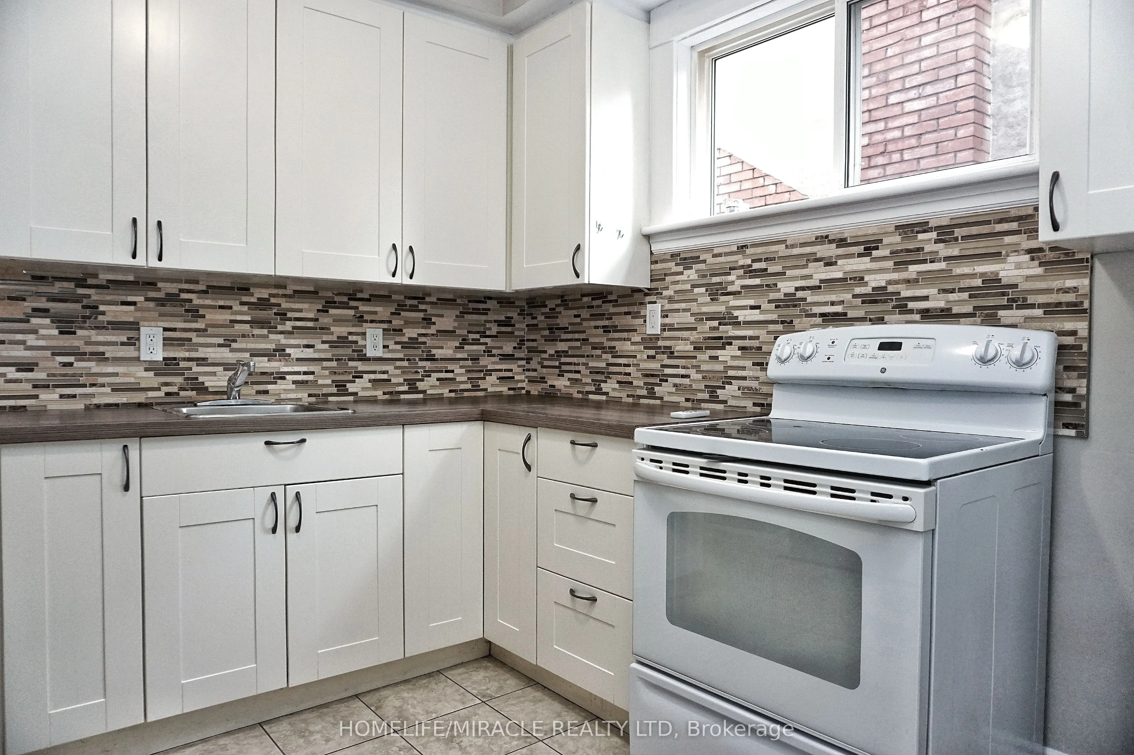 25 Spadina Avenue