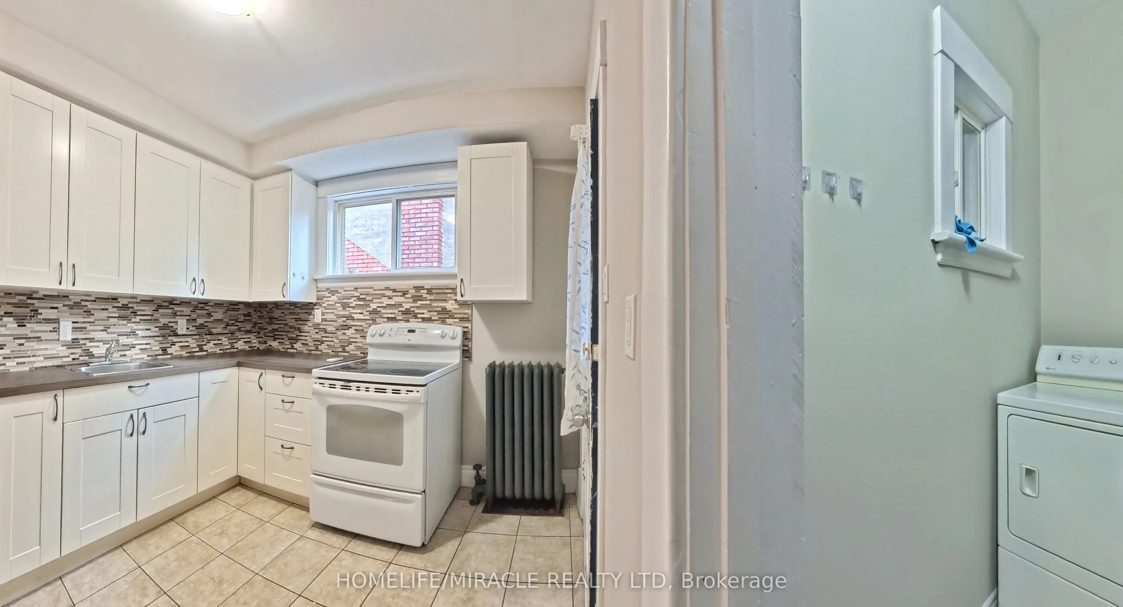 25 Spadina Avenue