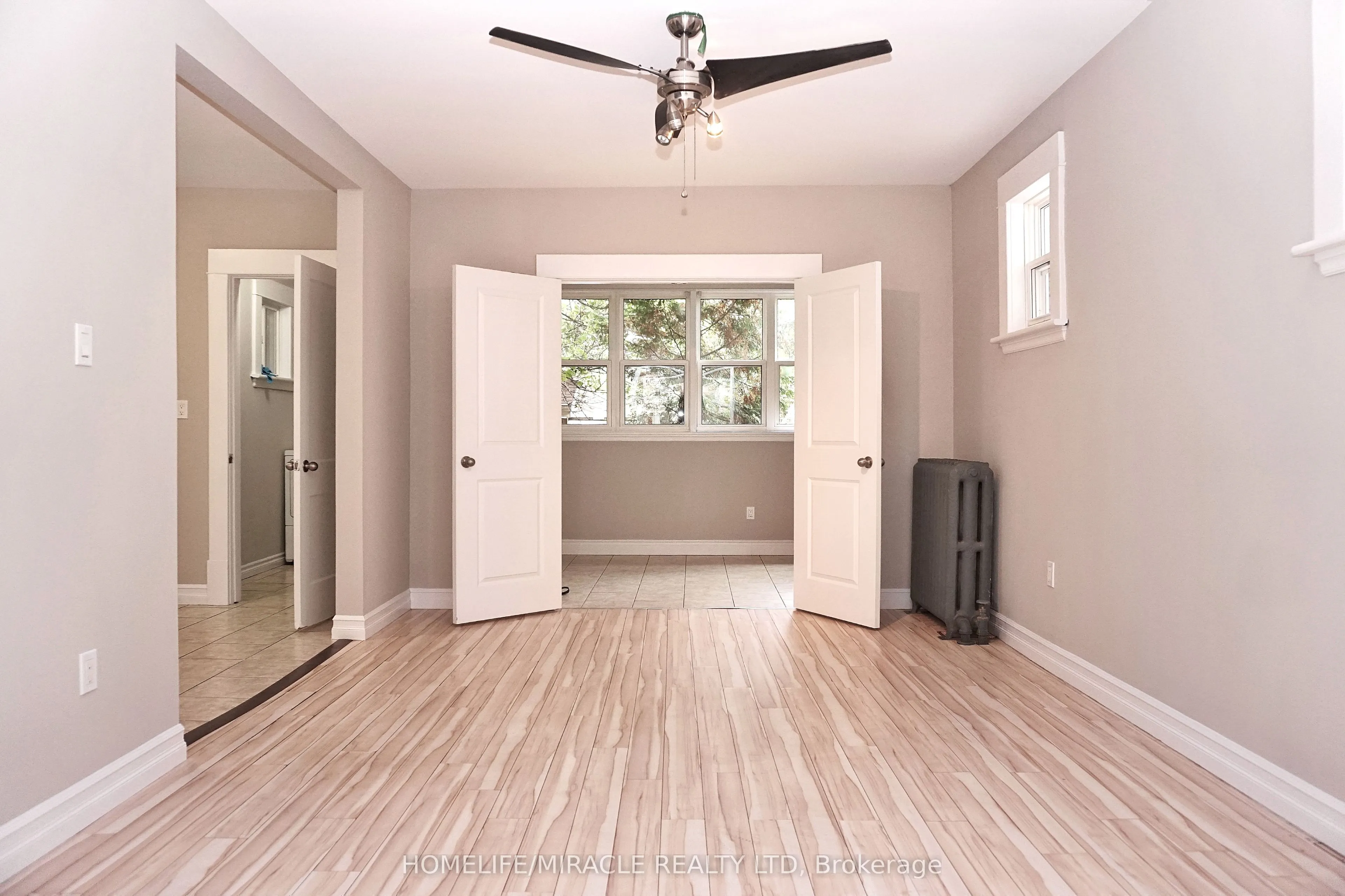 25 Spadina Avenue