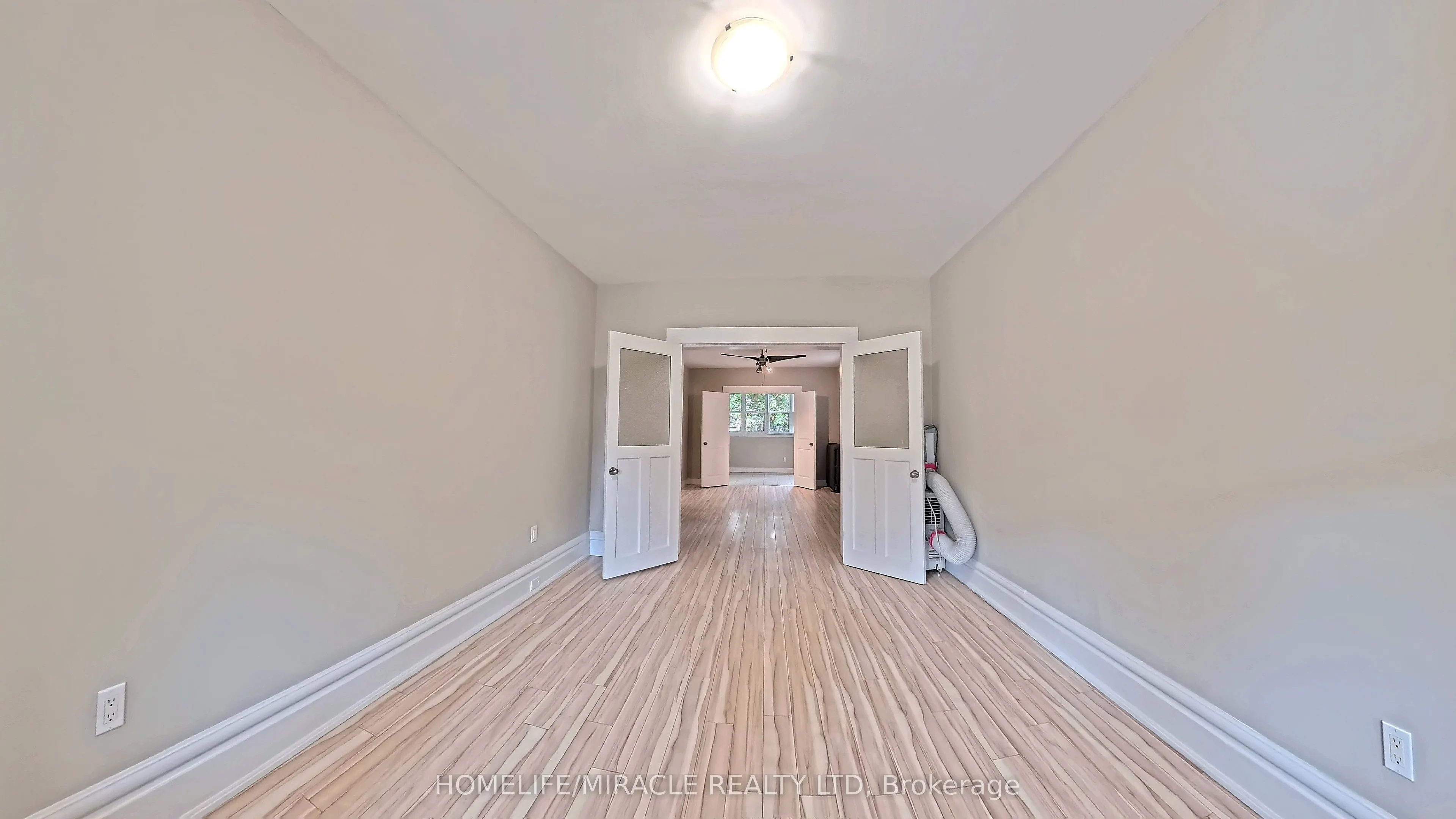 25 Spadina Avenue