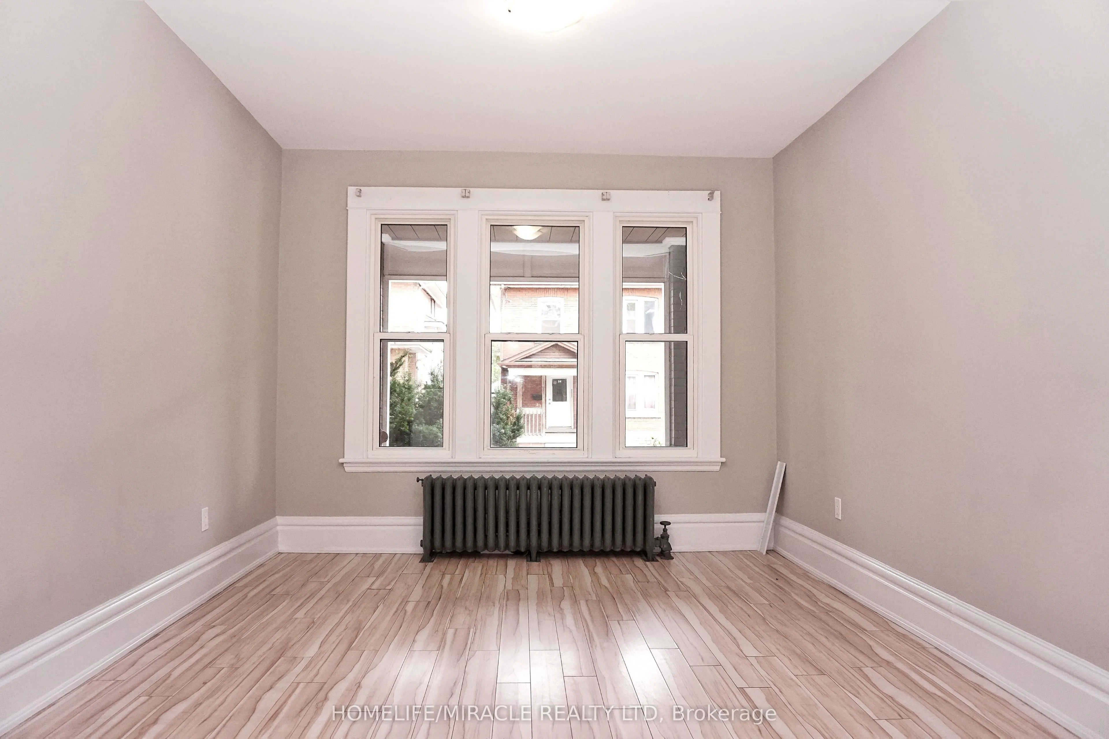 25 Spadina Avenue