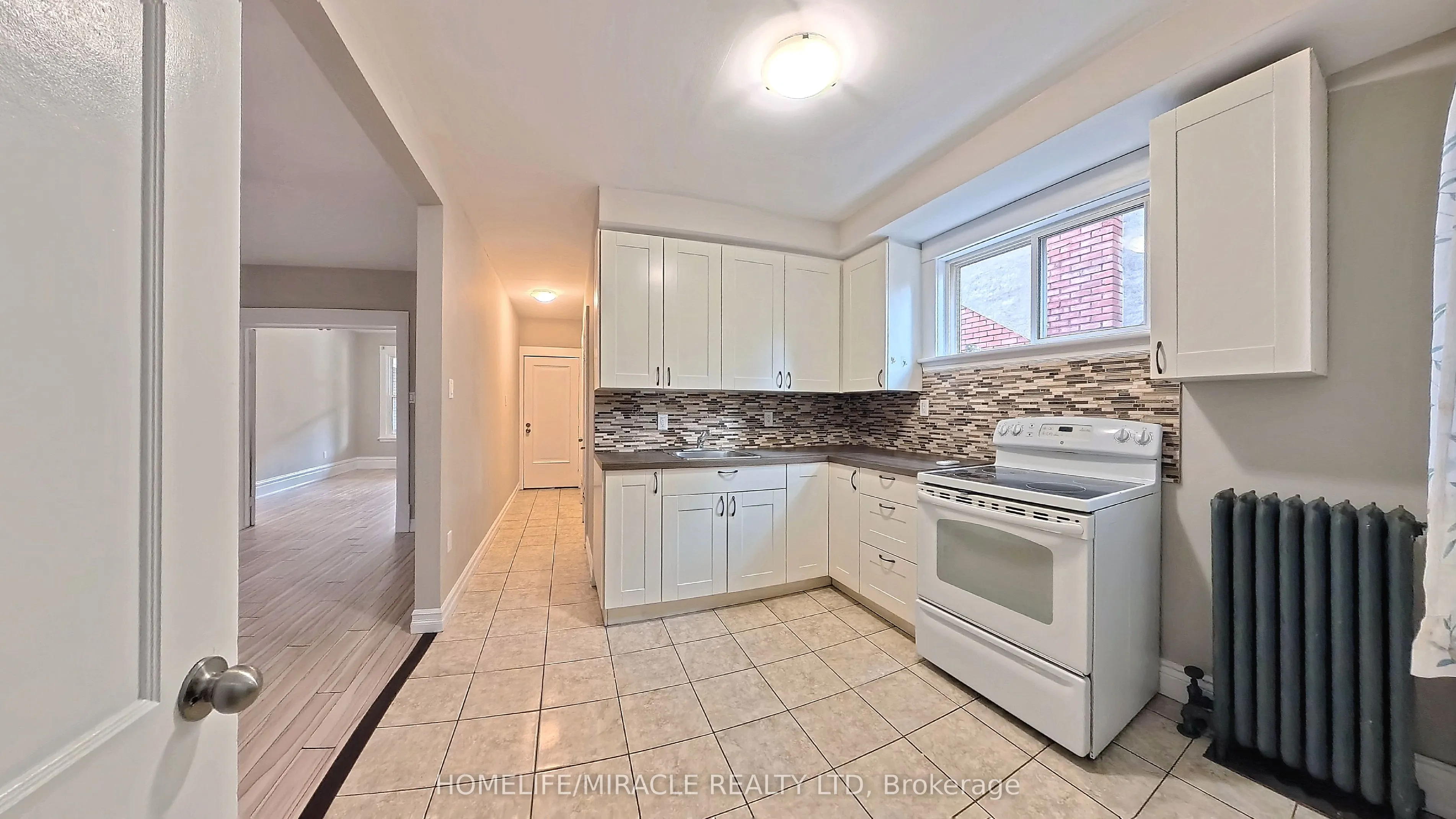 25 Spadina Avenue