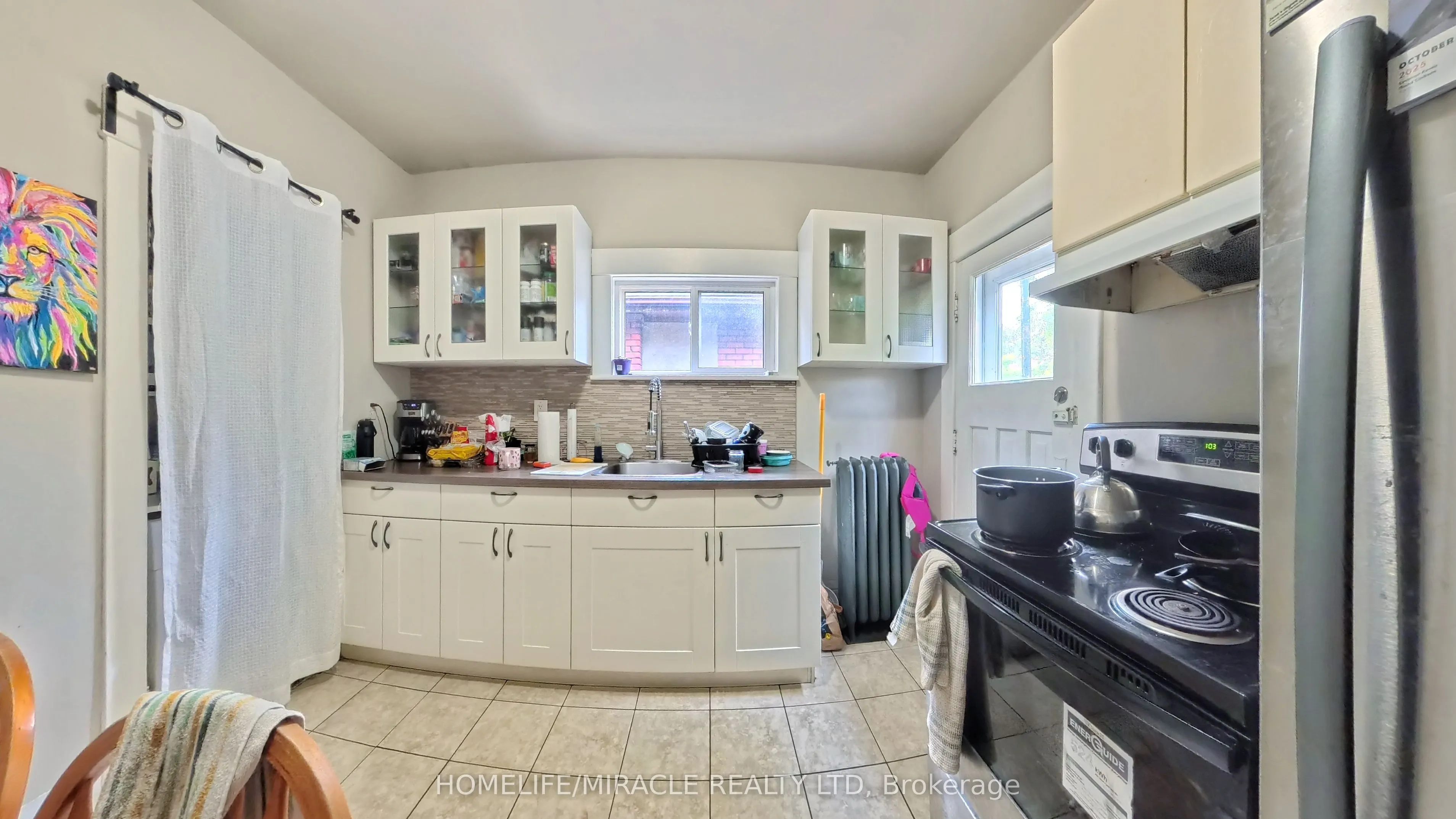 25 Spadina Avenue