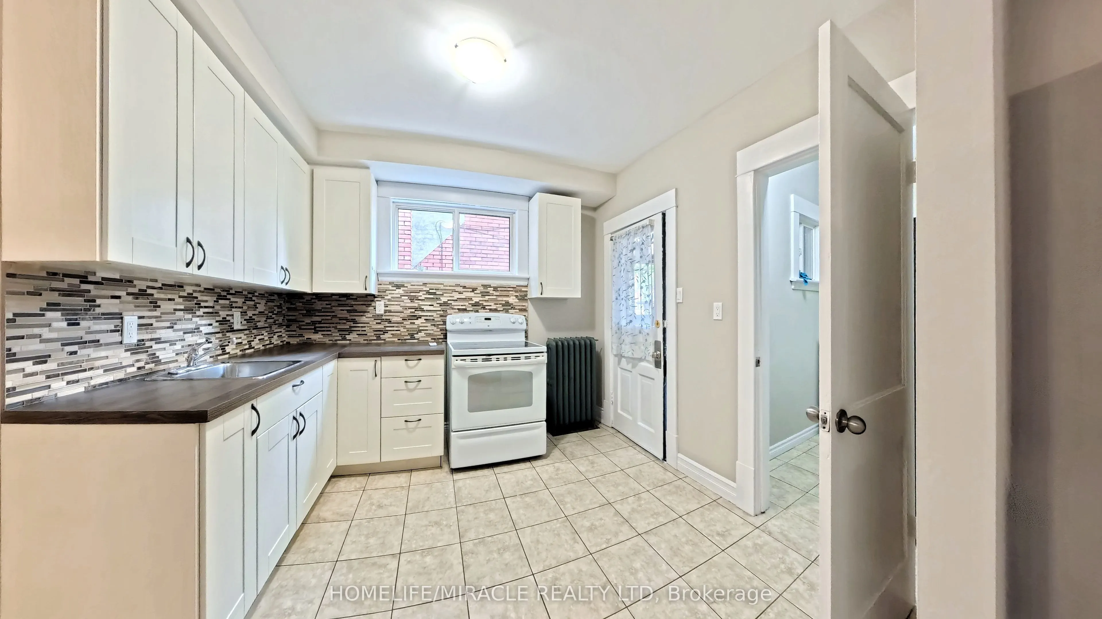 25 Spadina Avenue