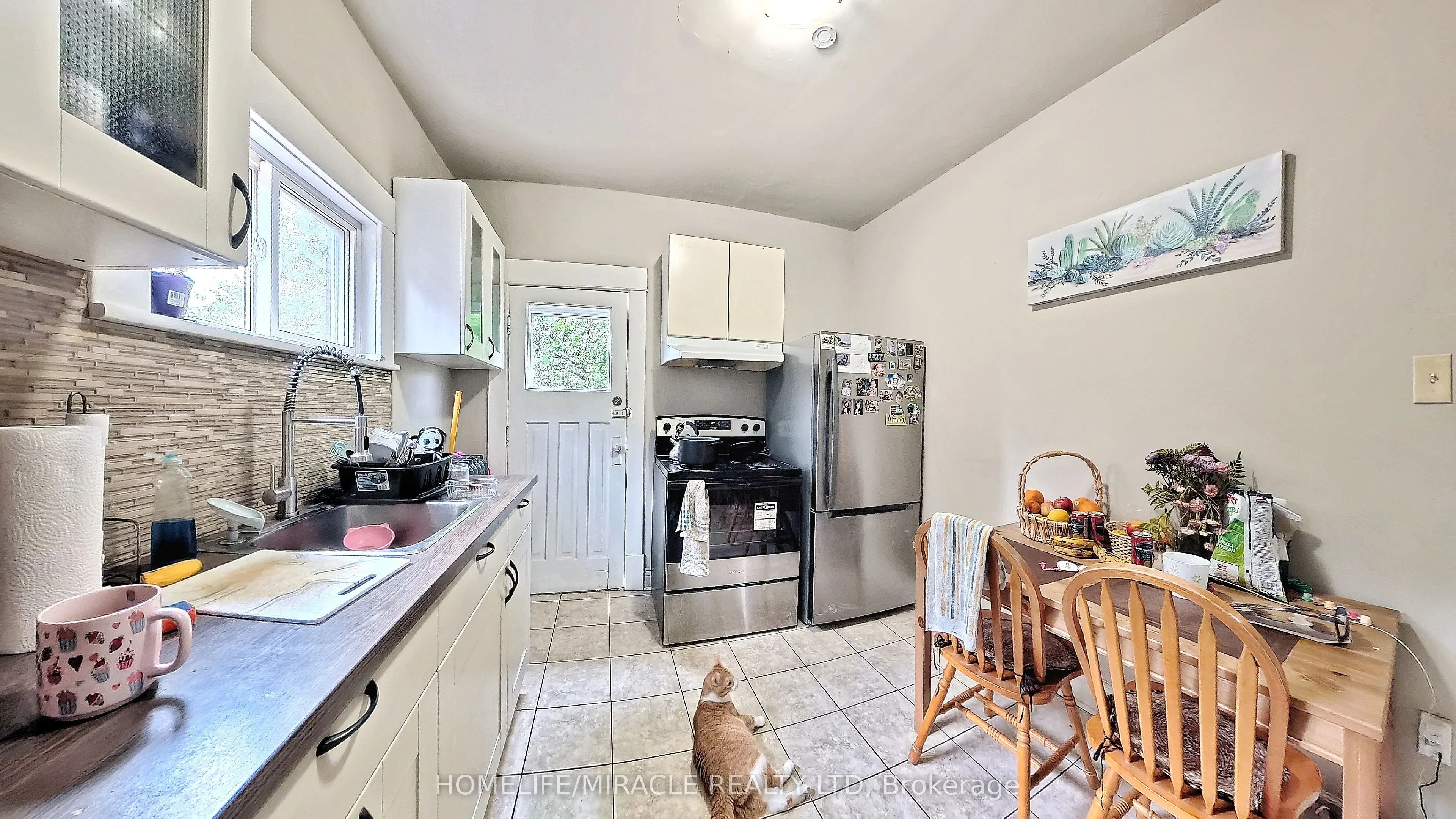 25 Spadina Avenue