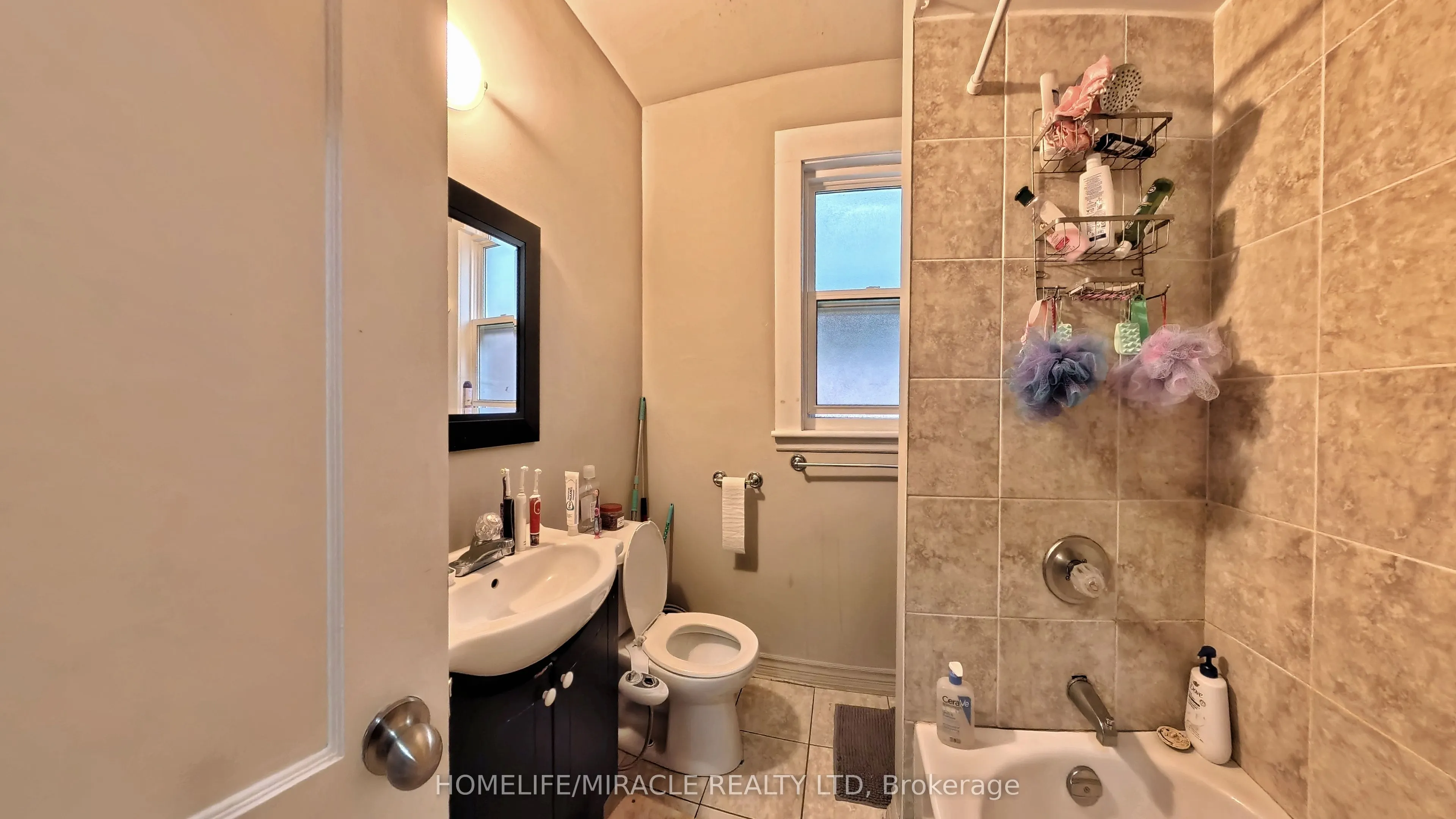 25 Spadina Avenue