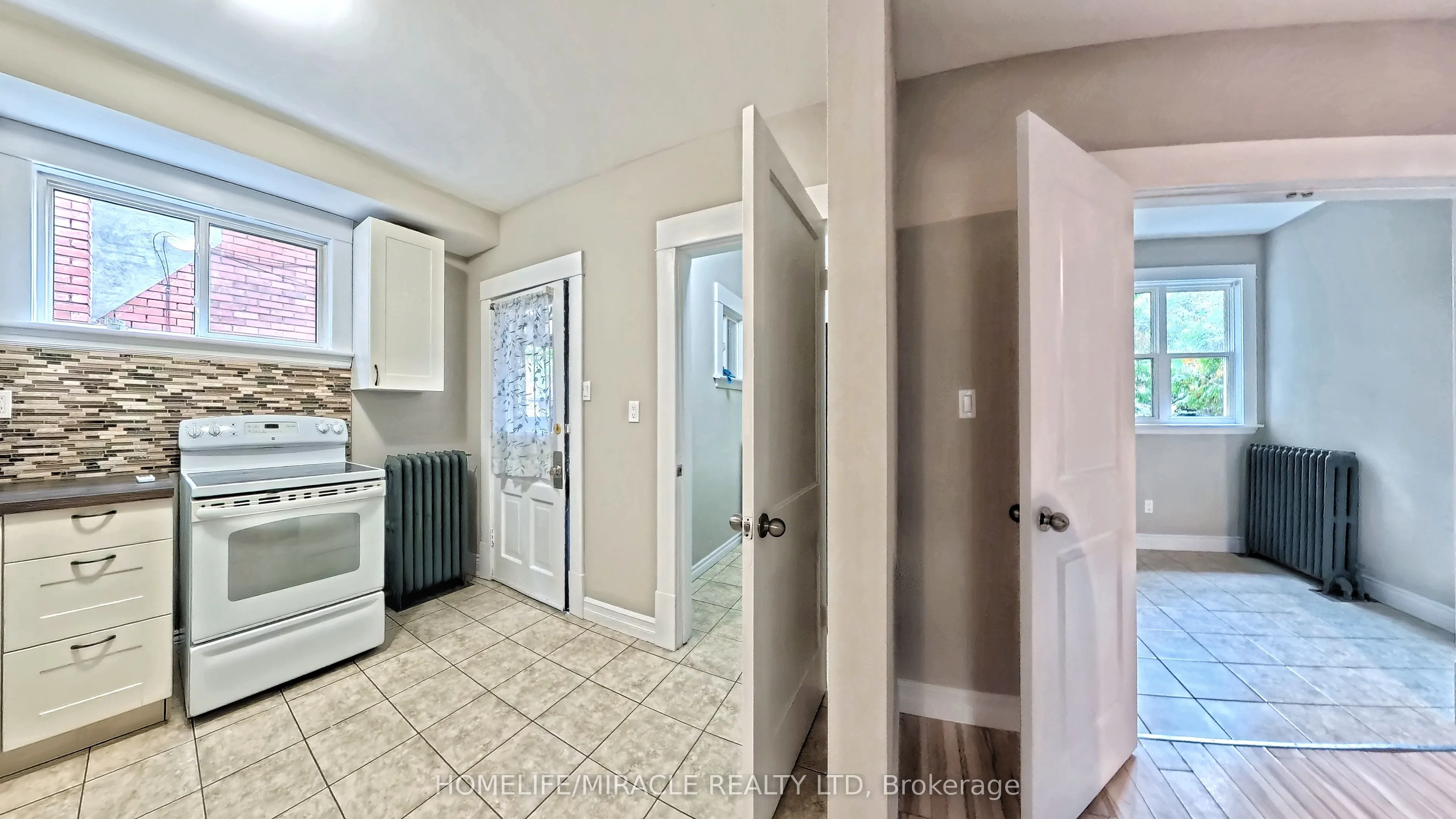 25 Spadina Avenue