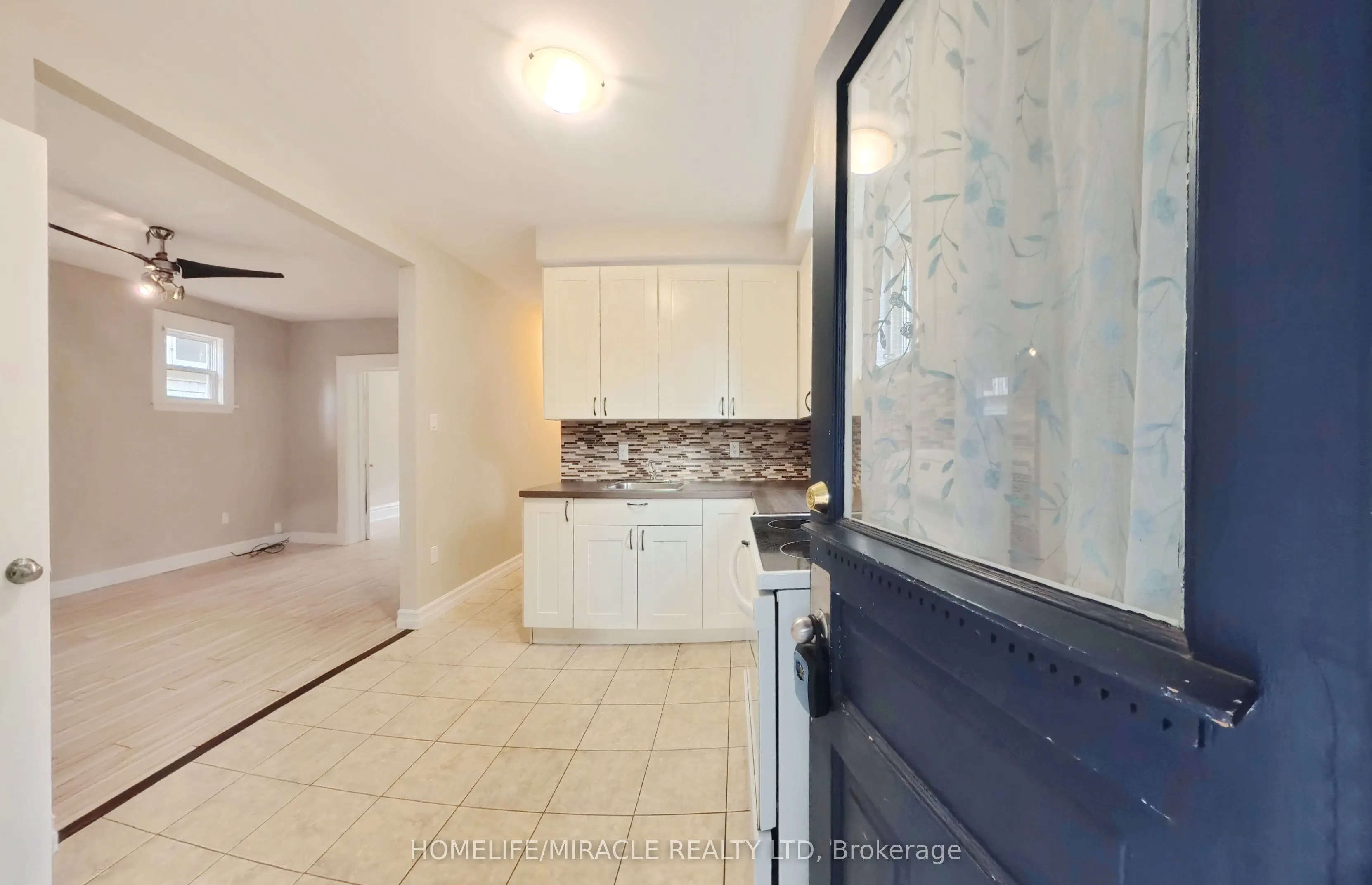 25 Spadina Avenue