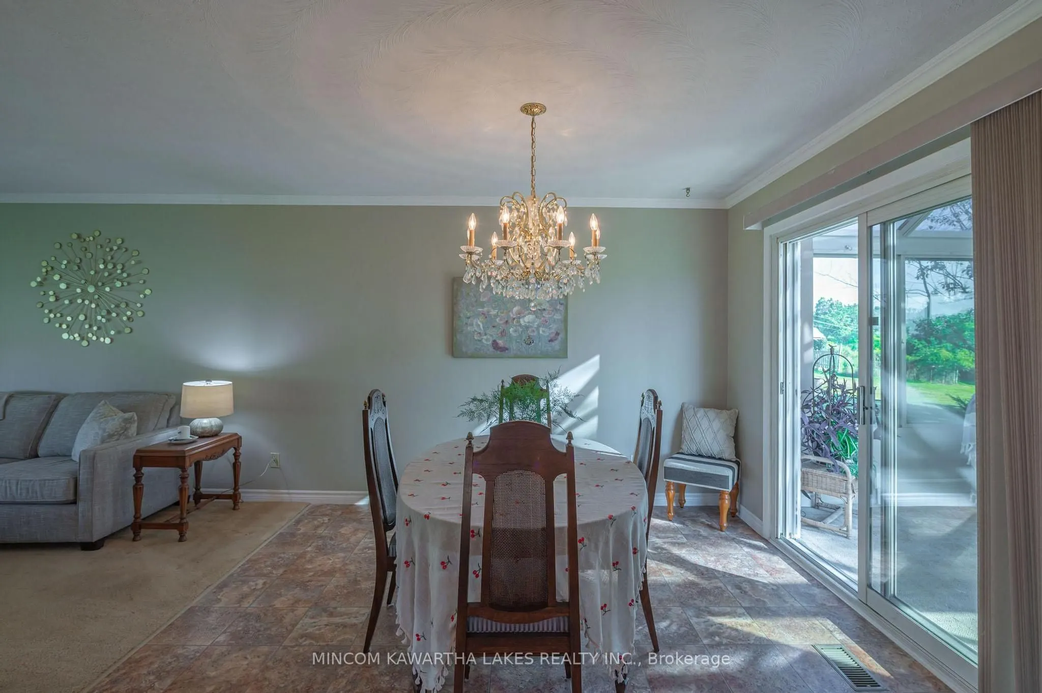 2397 Queen Mary Street