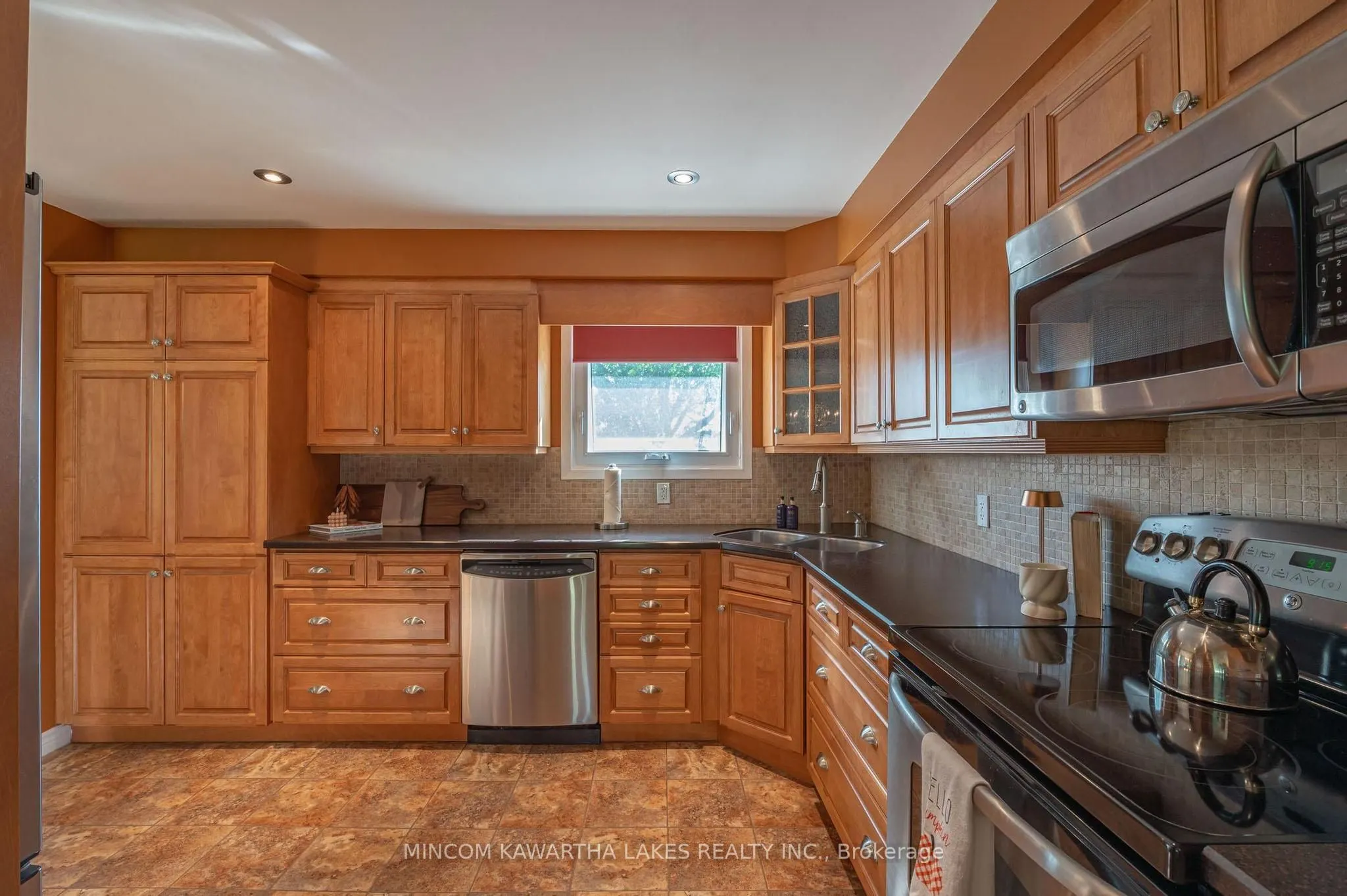 2397 Queen Mary Street