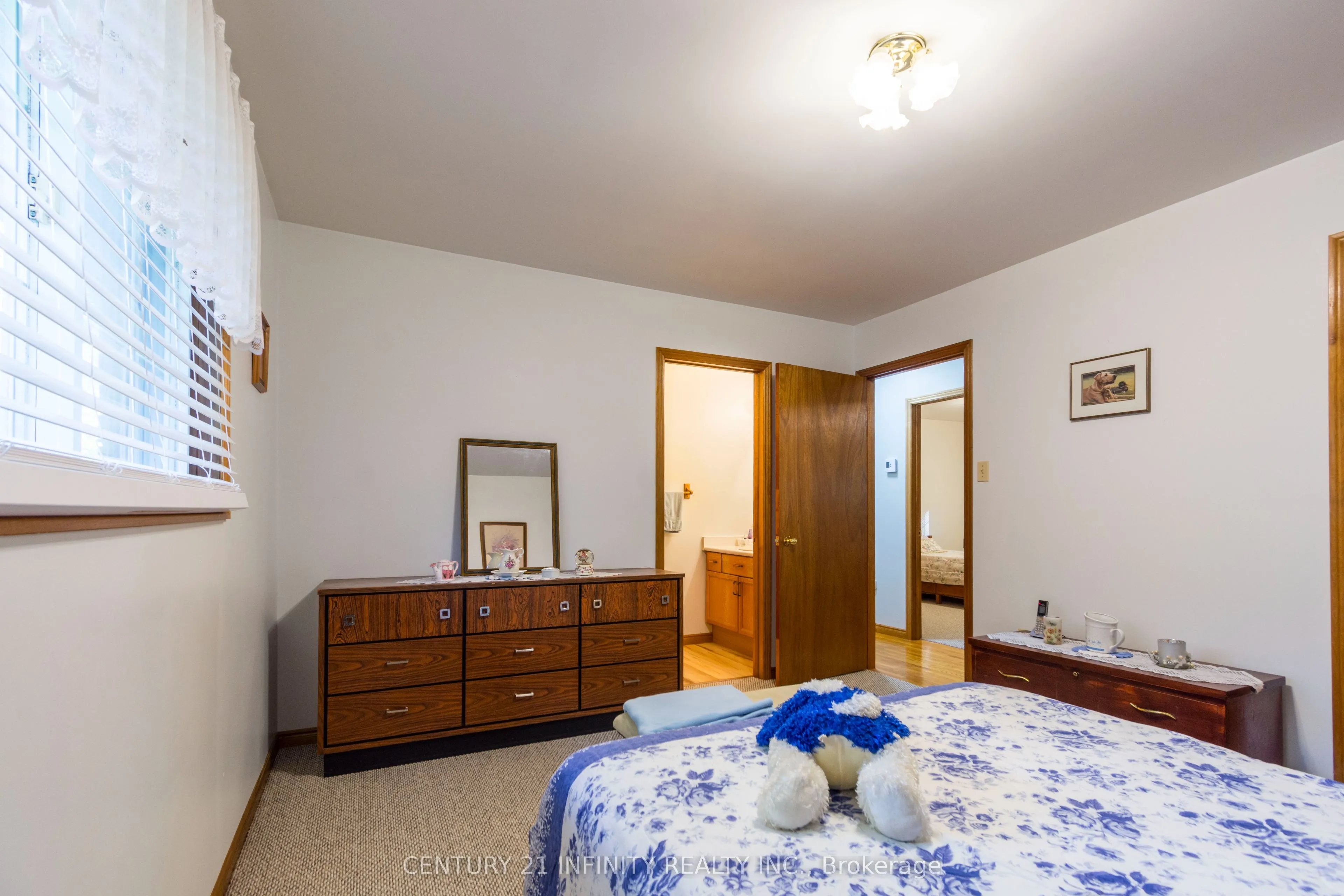 37 Riverside Drive