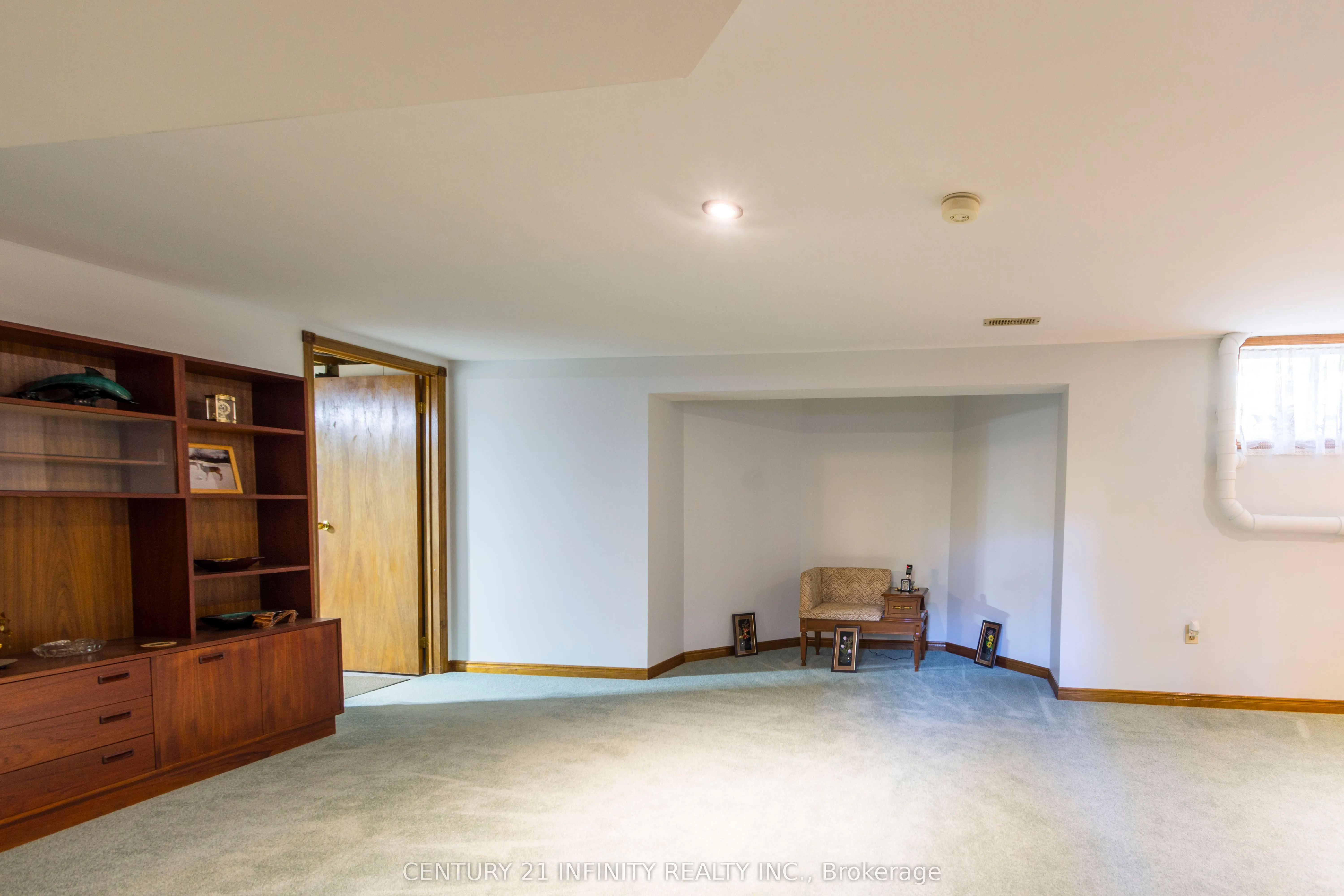 37 Riverside Drive