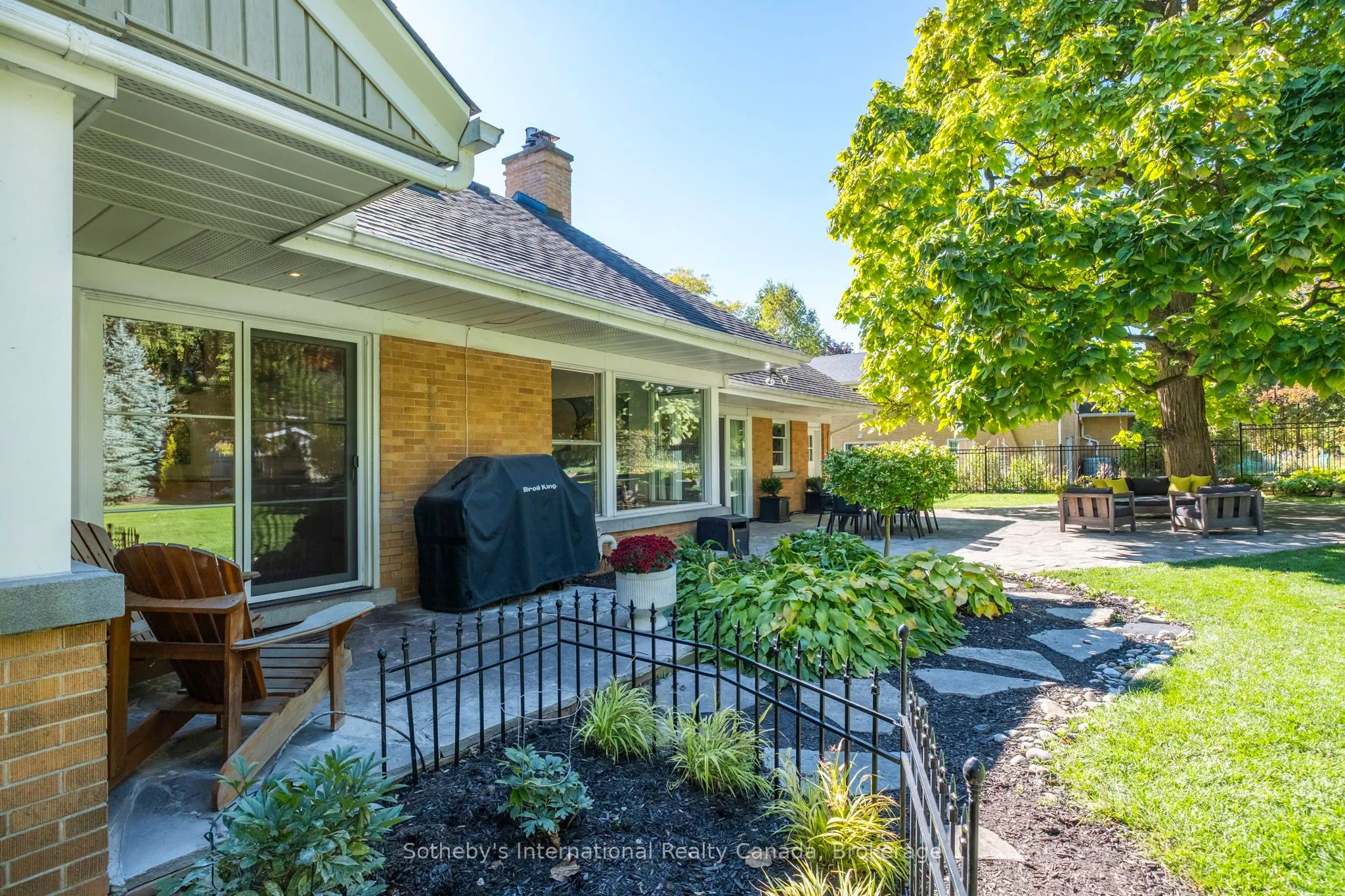 284 Union Boulevard