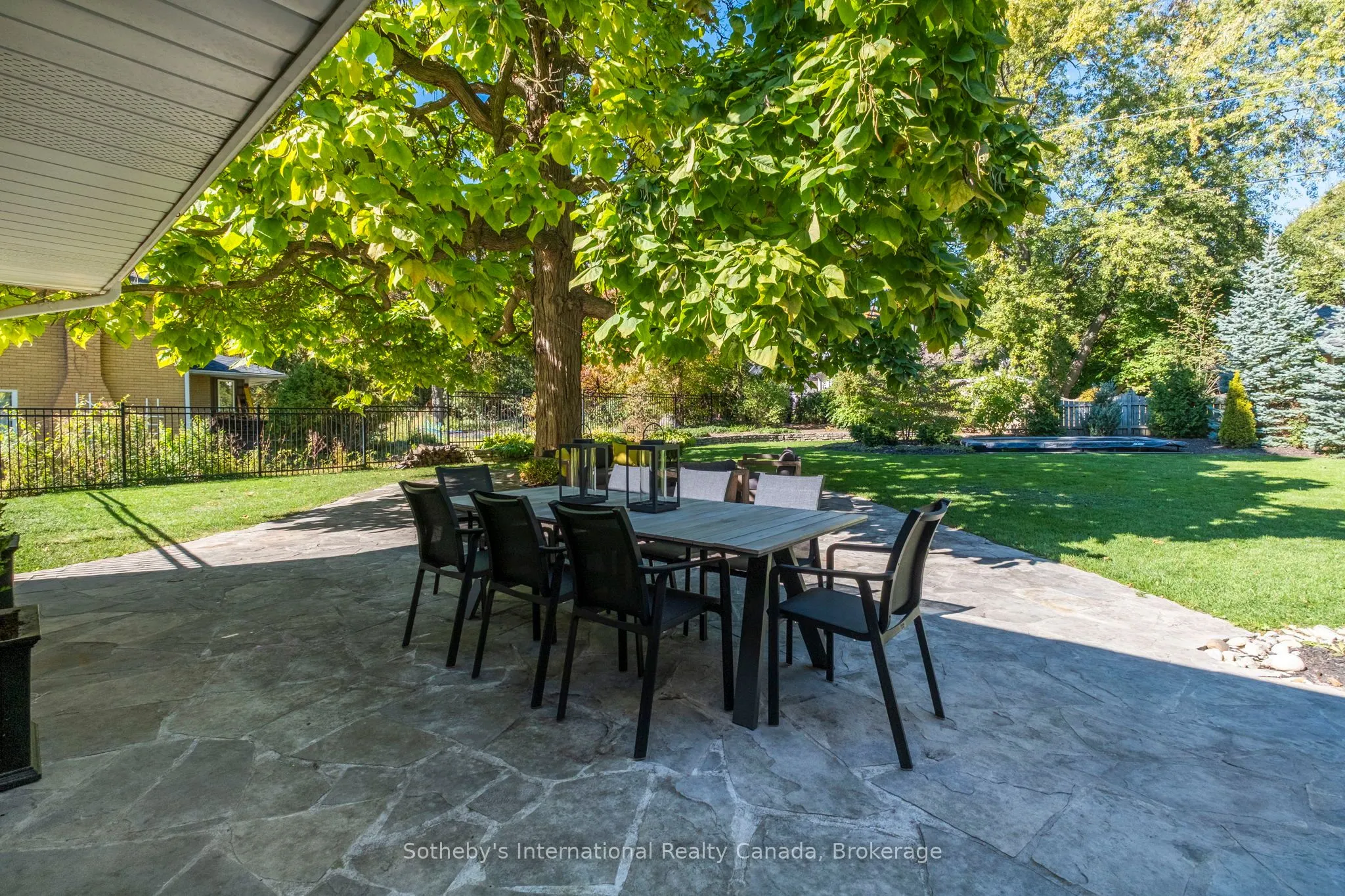 284 Union Boulevard