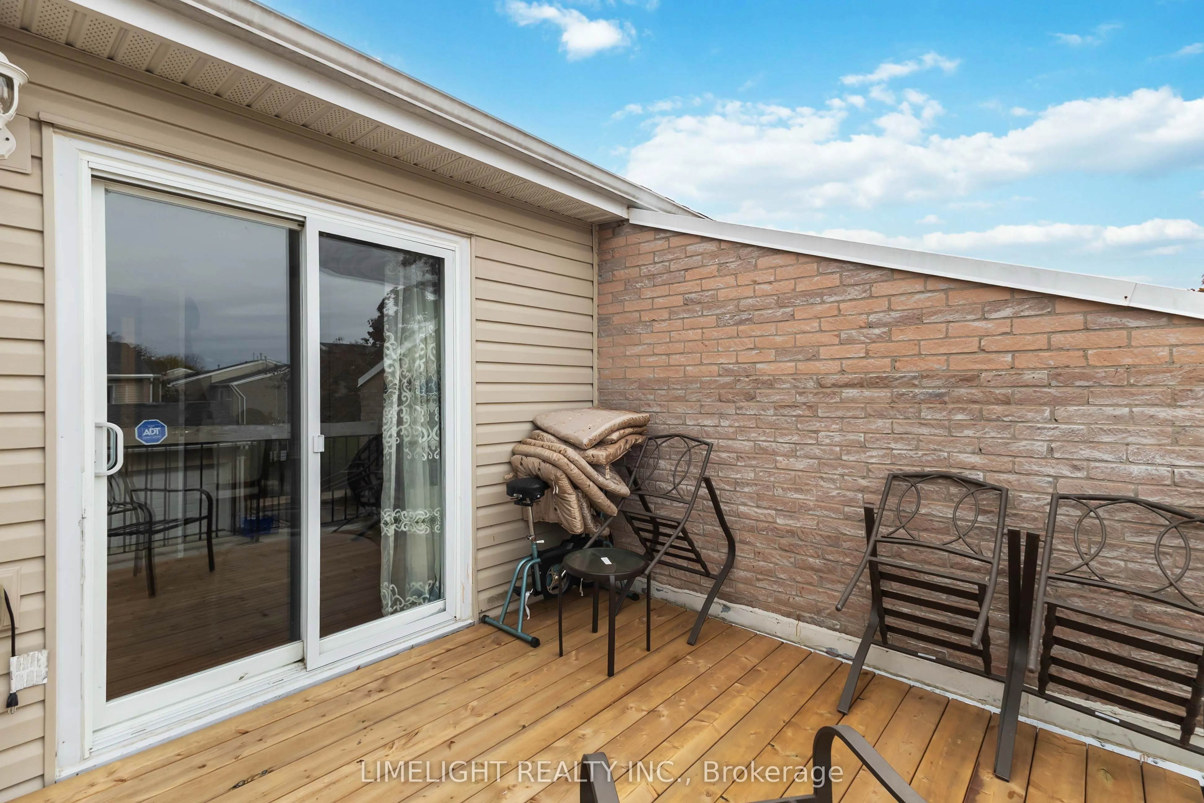 669 Osgoode Drive, #18