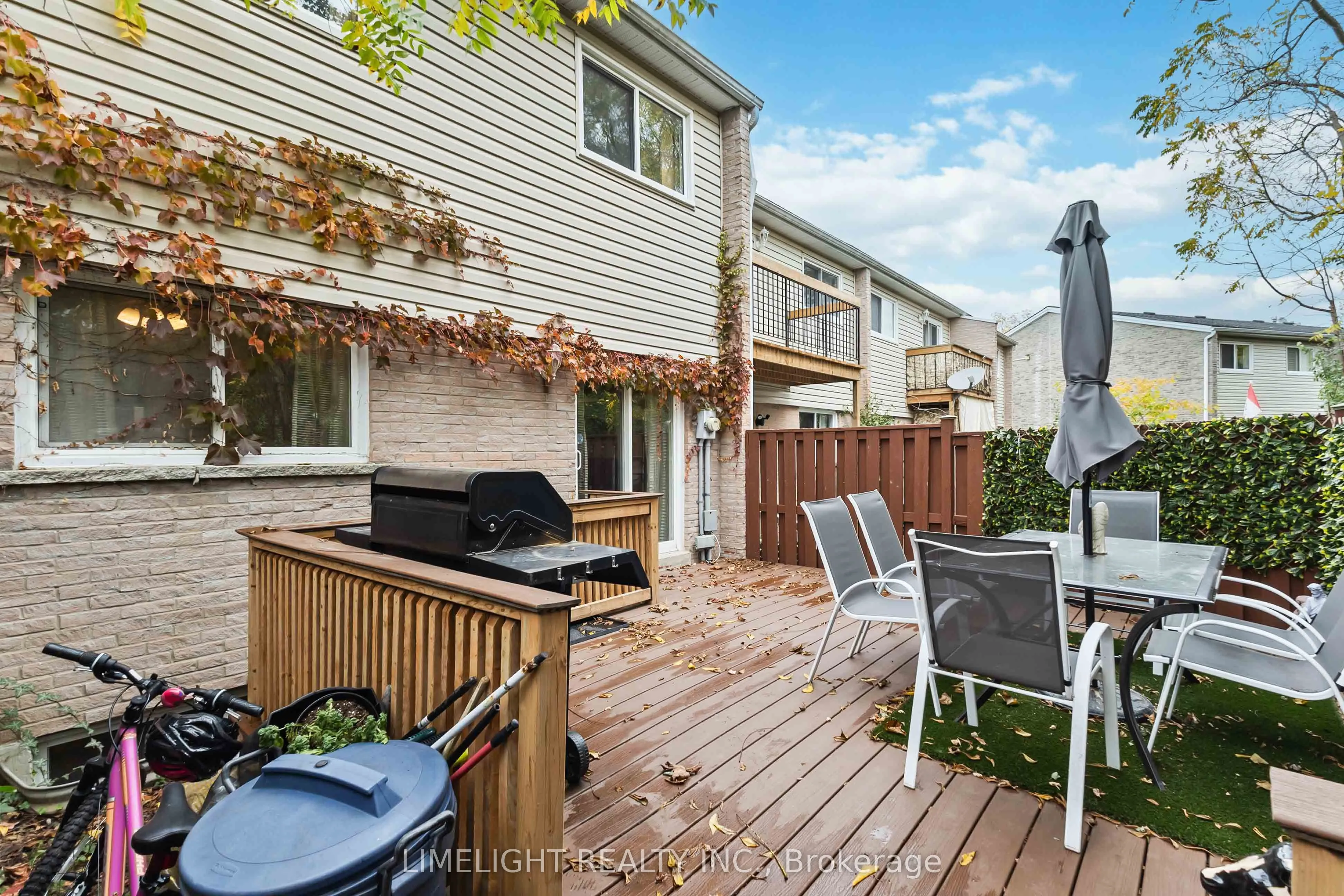 669 Osgoode Drive, #18