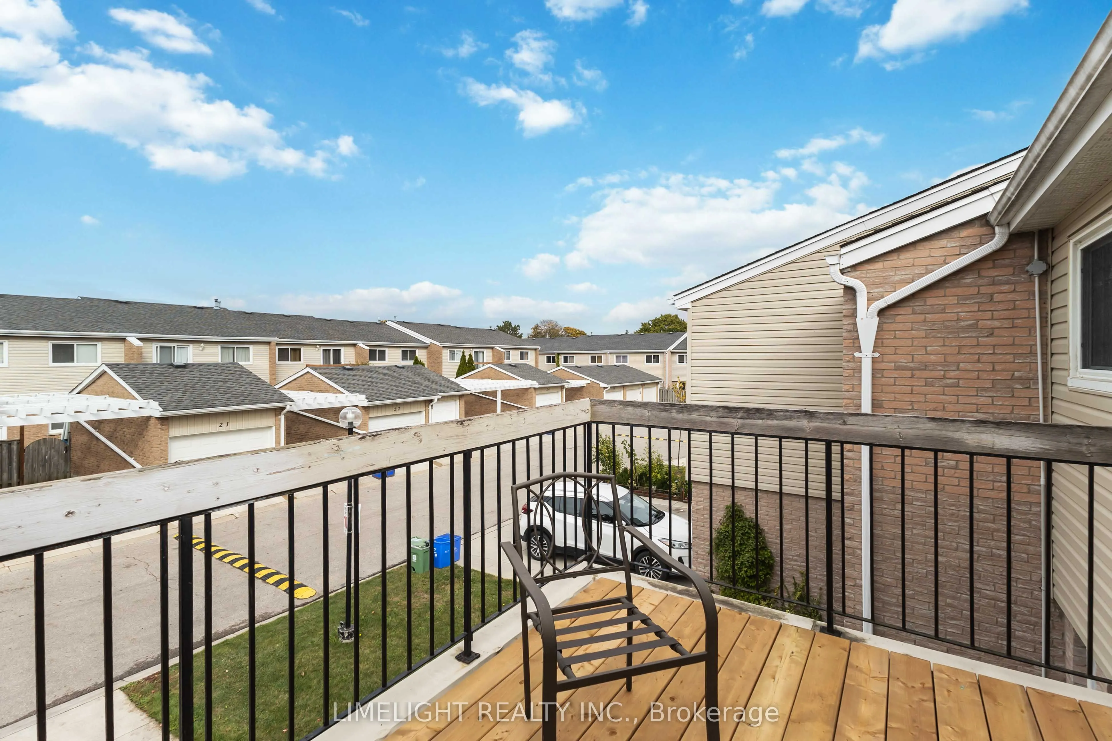 669 Osgoode Drive, #18