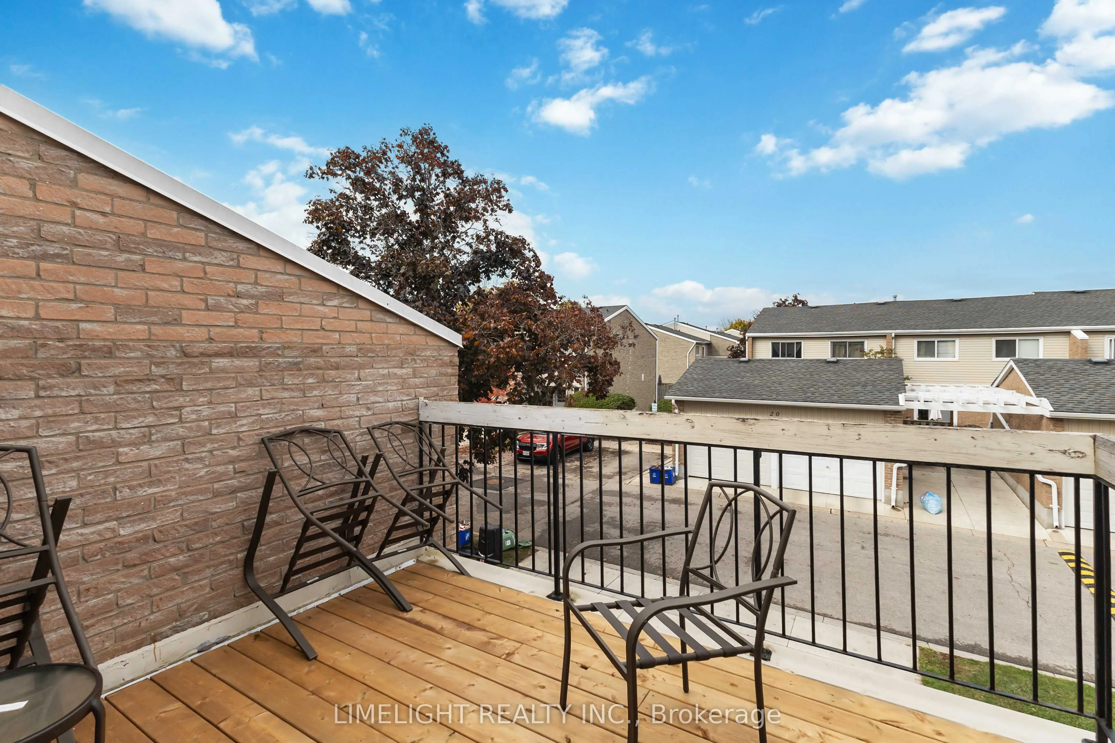 669 Osgoode Drive, #18
