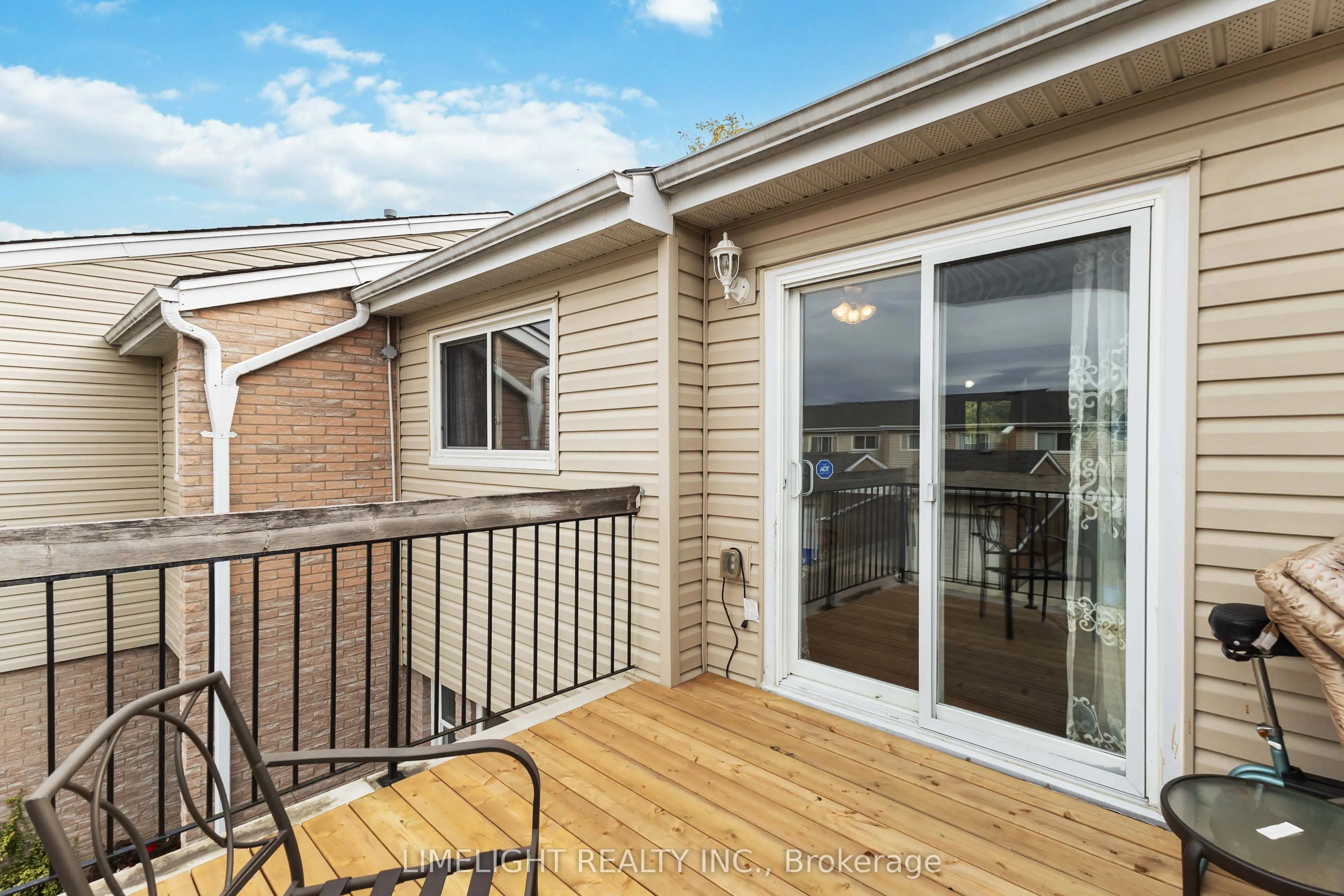 669 Osgoode Drive, #18