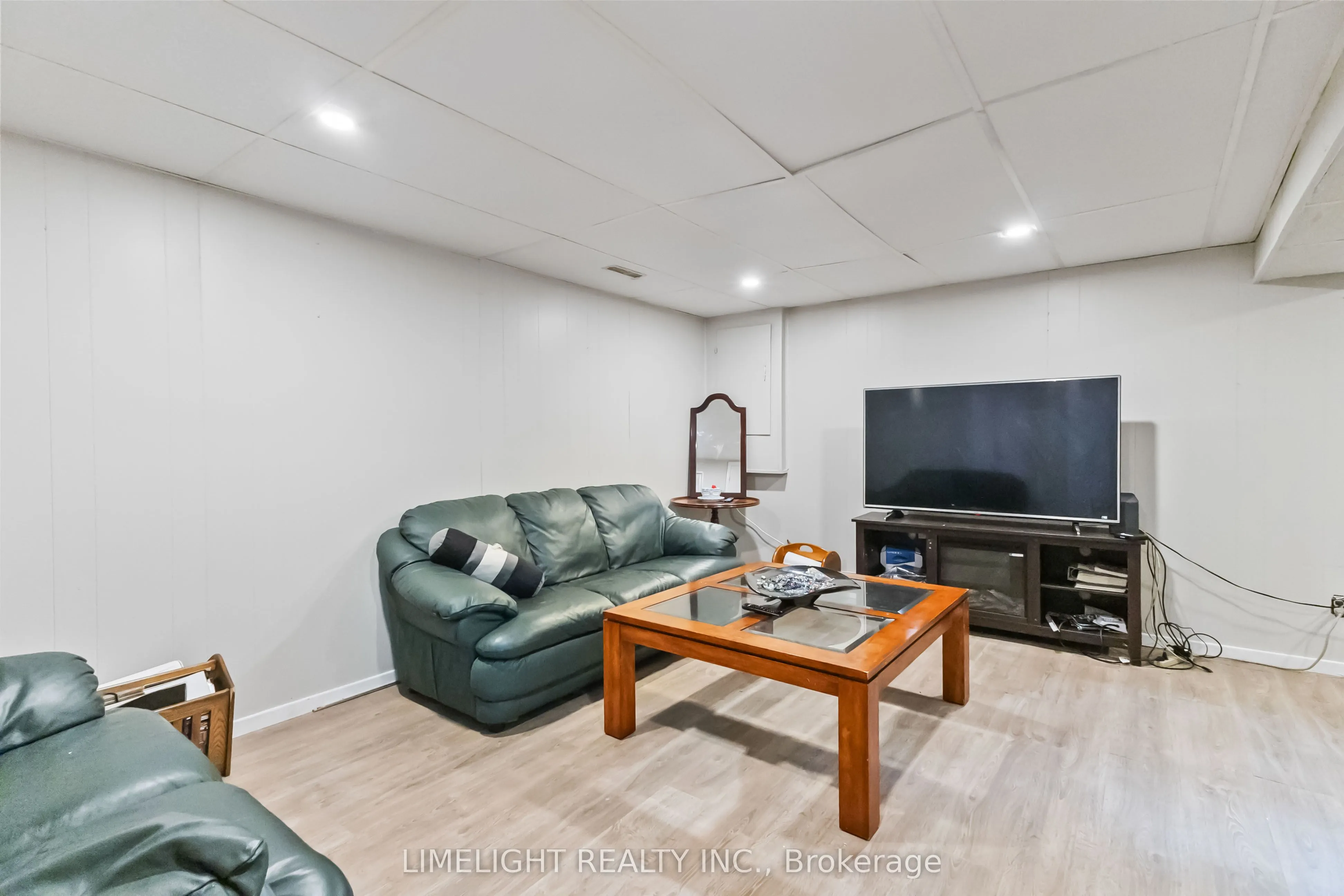 669 Osgoode Drive, #18