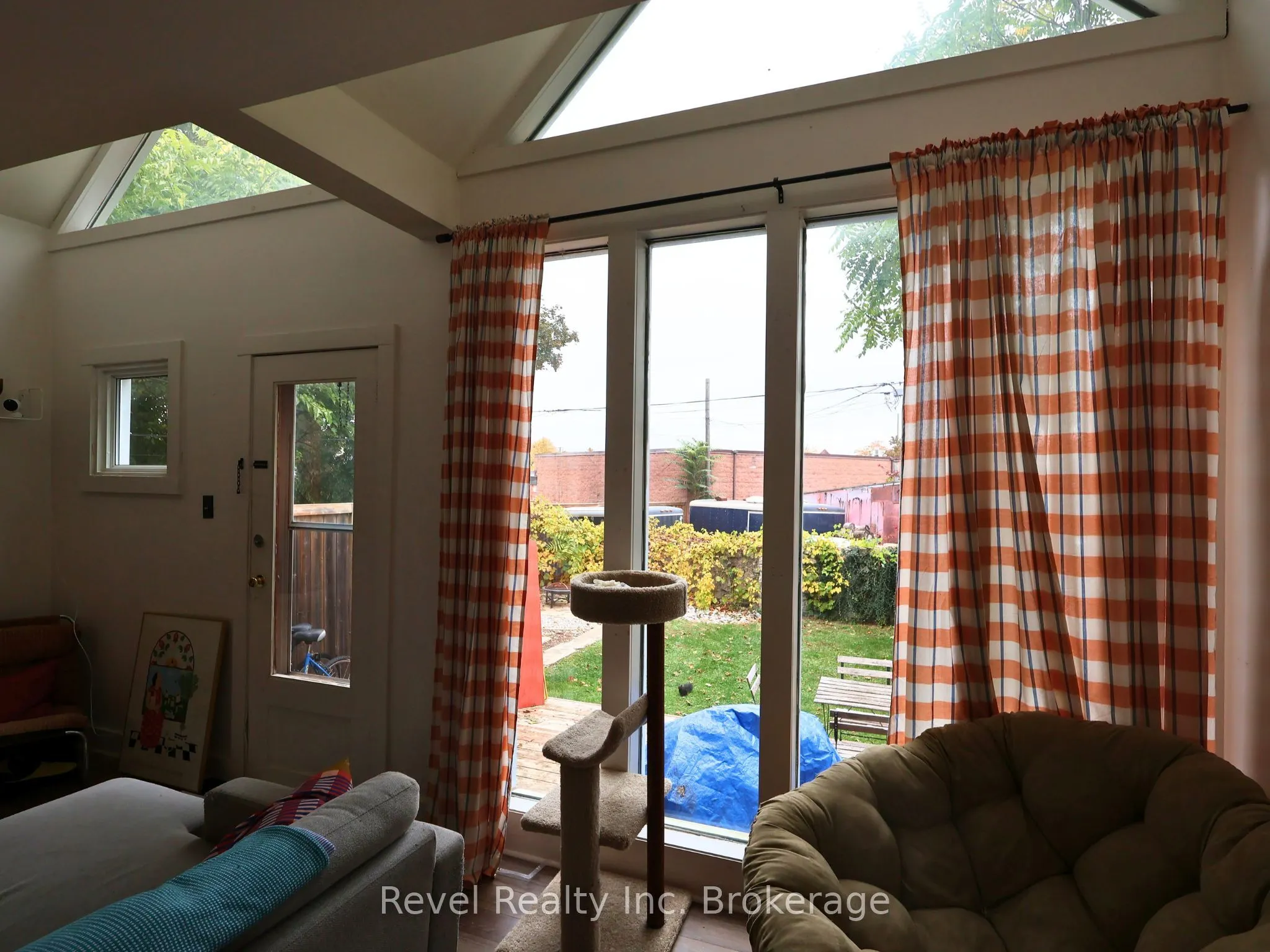 22 St Leger Street, #1