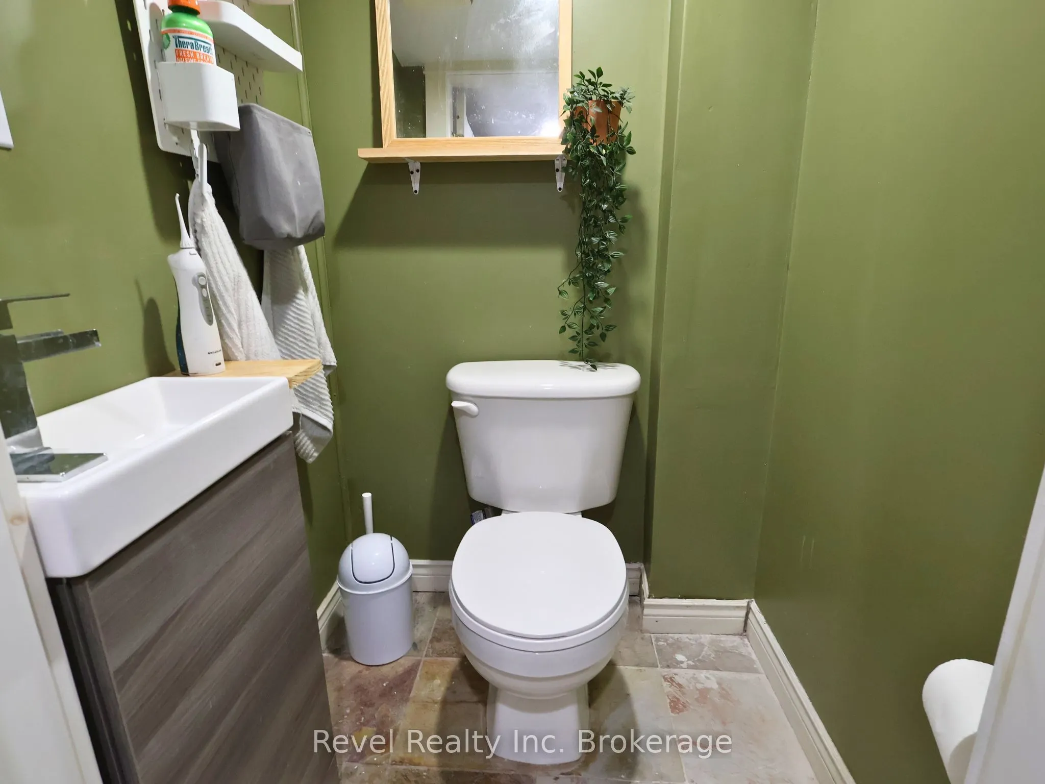 22 St Leger Street, #1