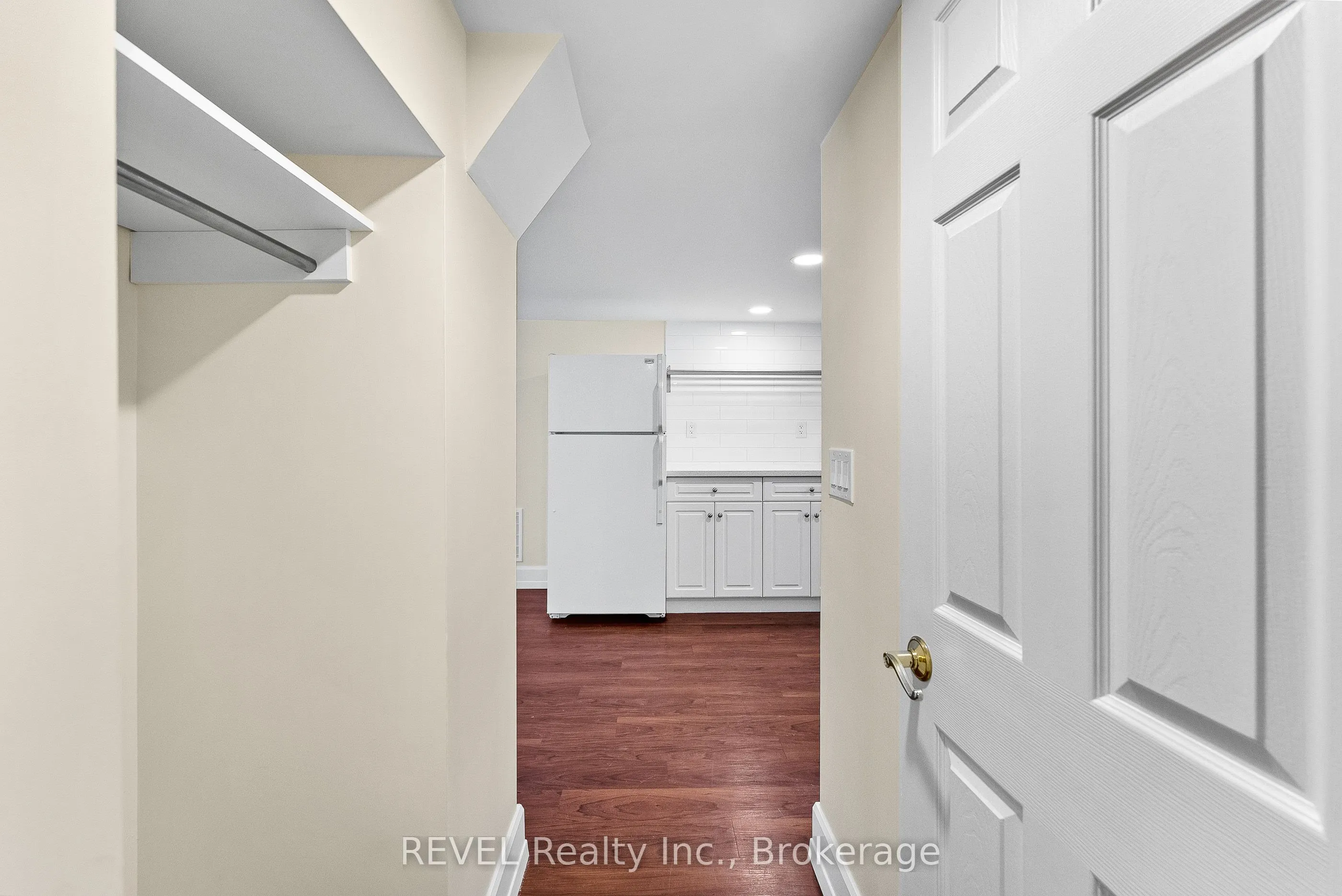 4747 Cookman Crescent, #LOWER
