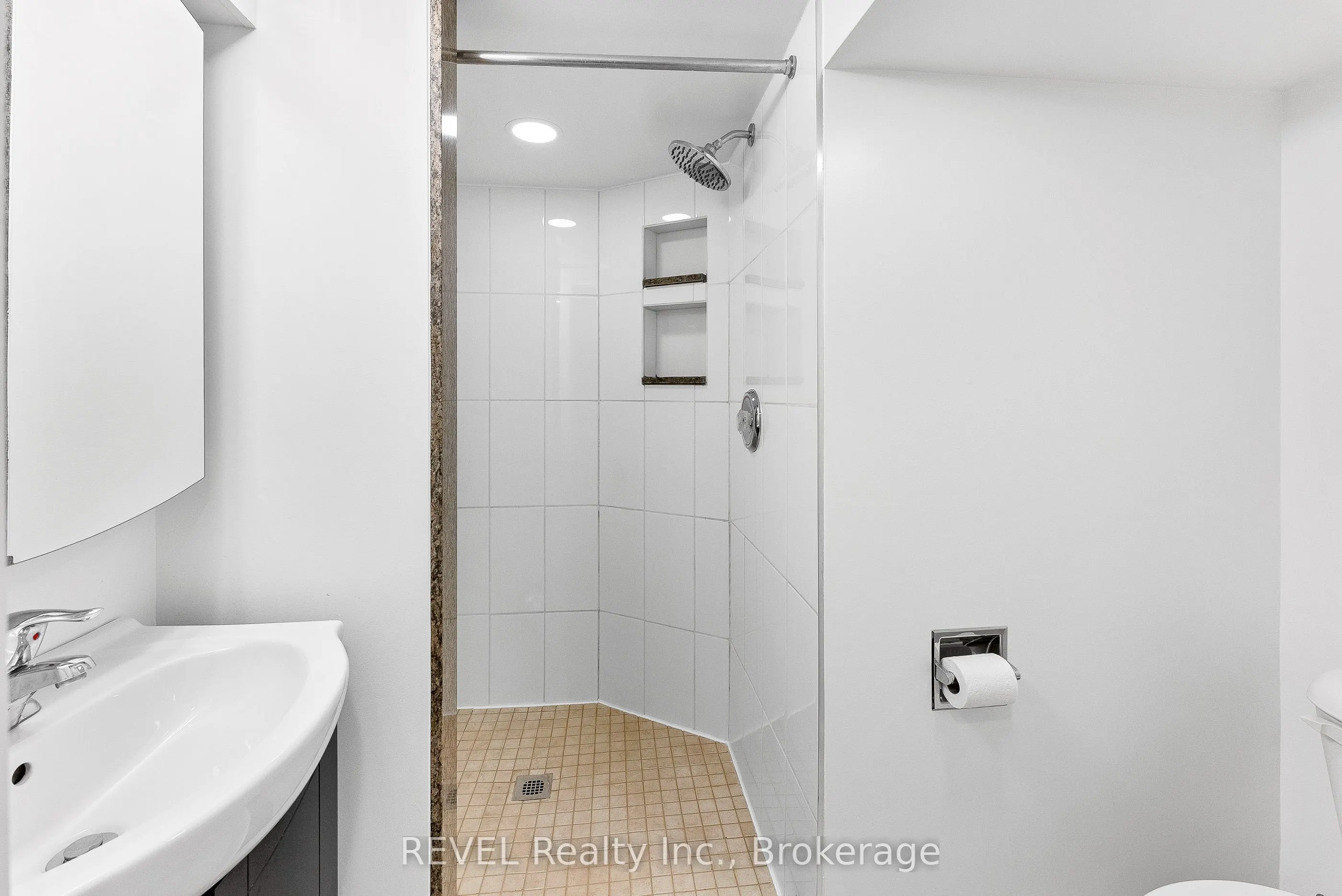 4747 Cookman Crescent, #LOWER