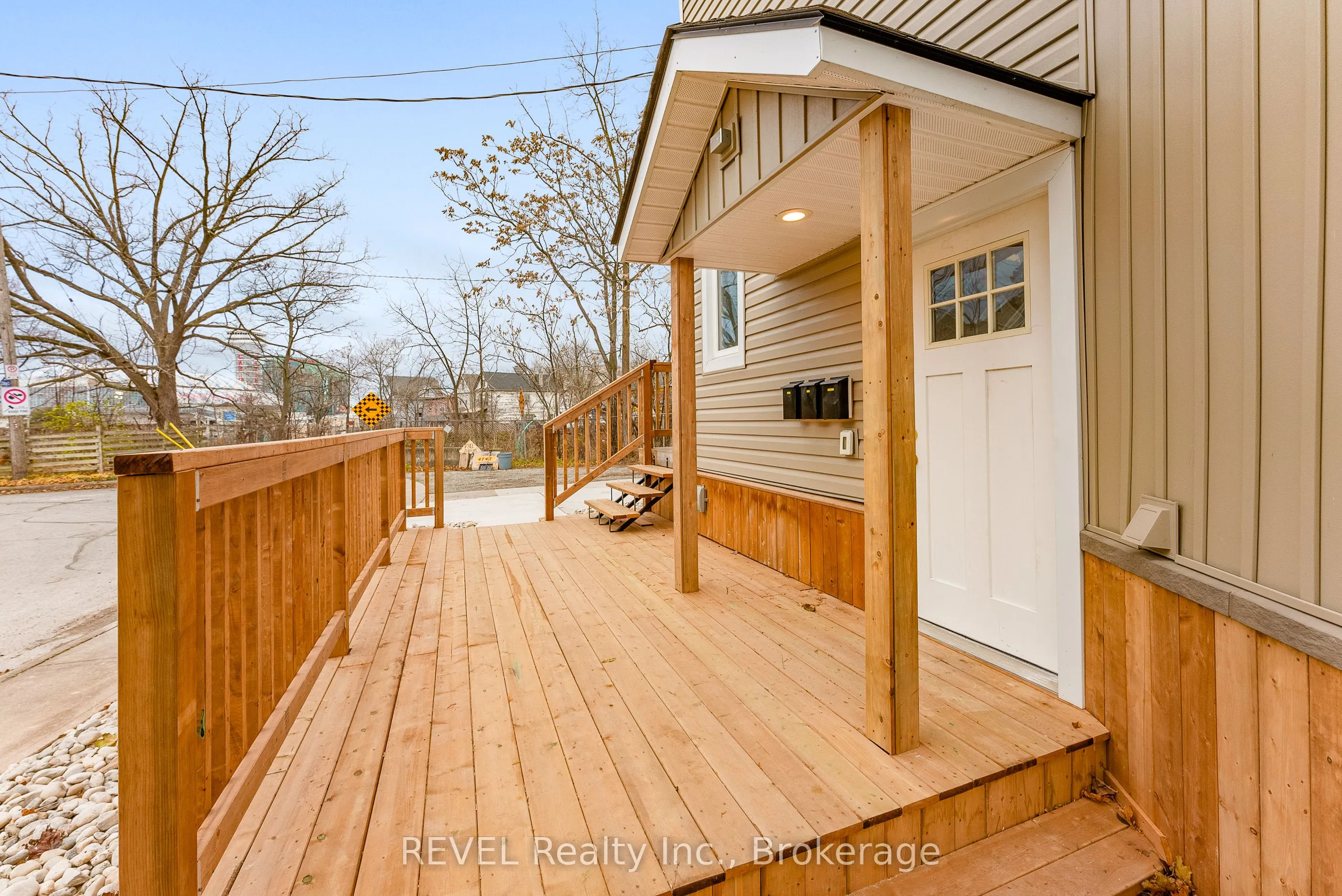 4747 Cookman Crescent, #LOWER