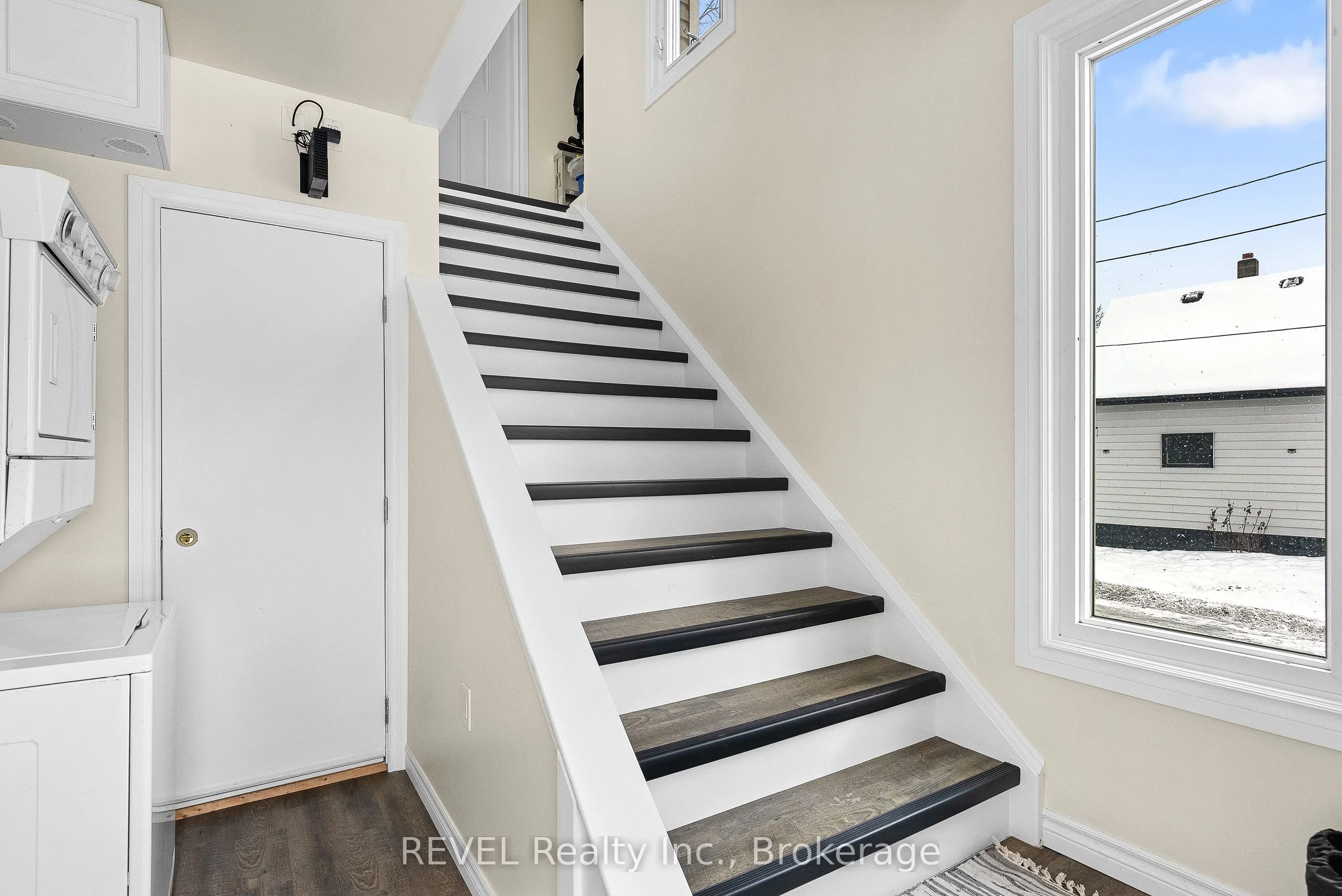 4747 Cookman Crescent, #LOWER
