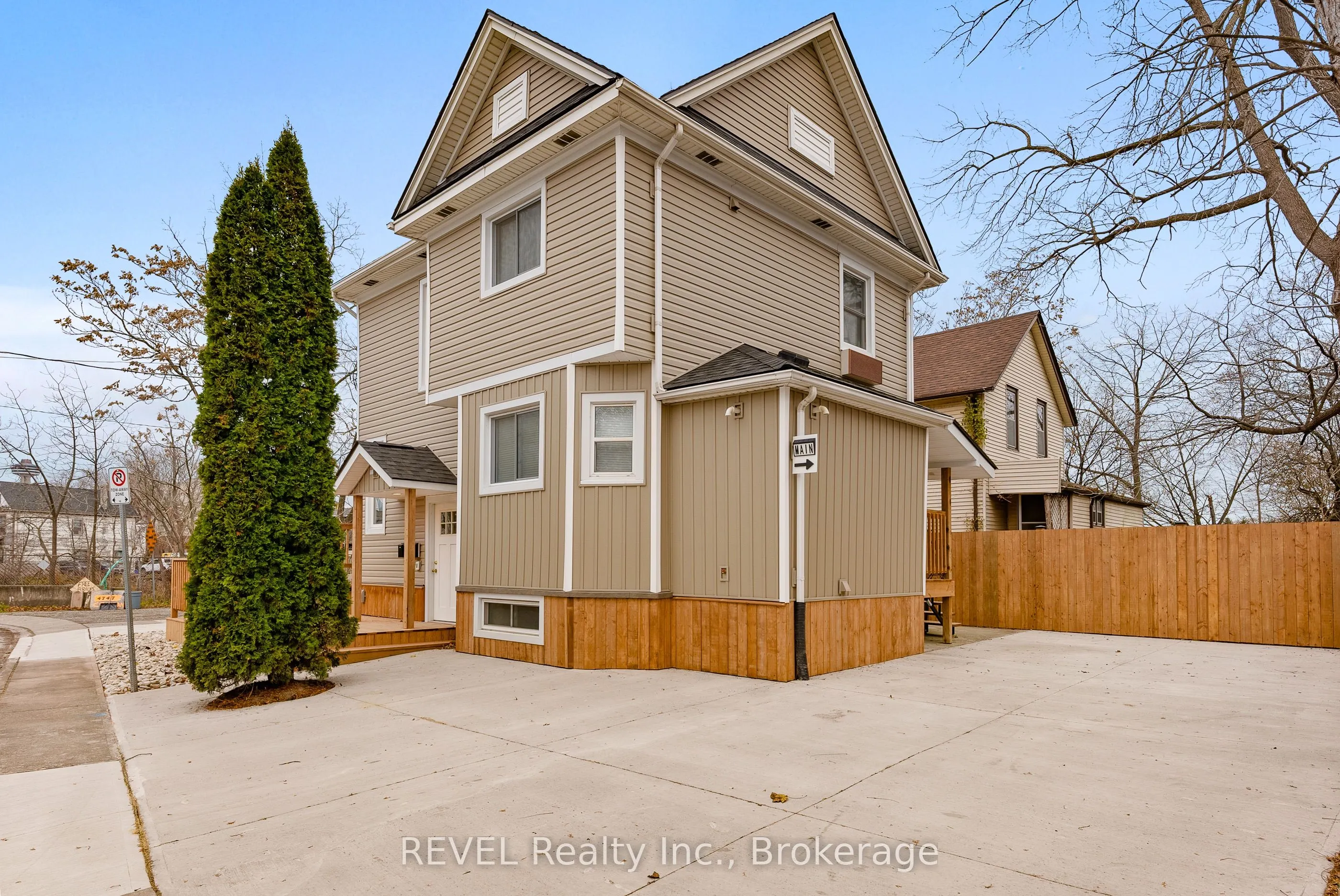 4747 Cookman Crescent, #LOWER