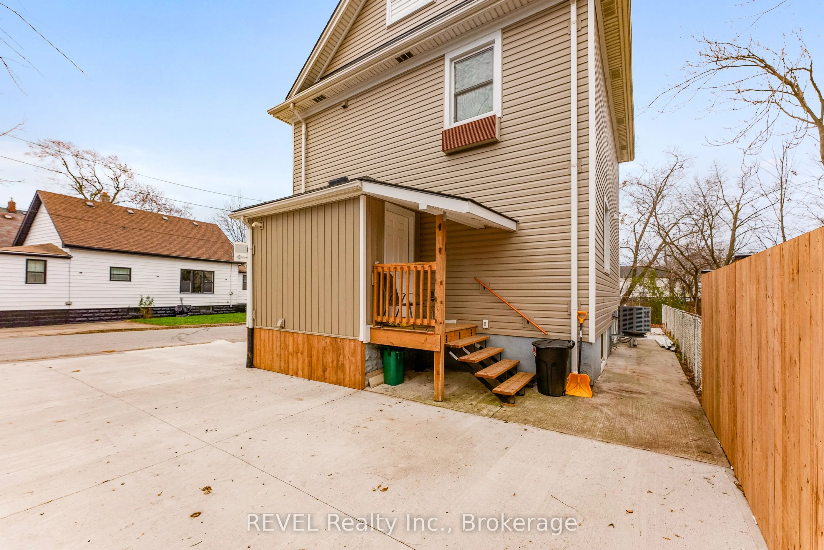 4747 Cookman Crescent, #LOWER